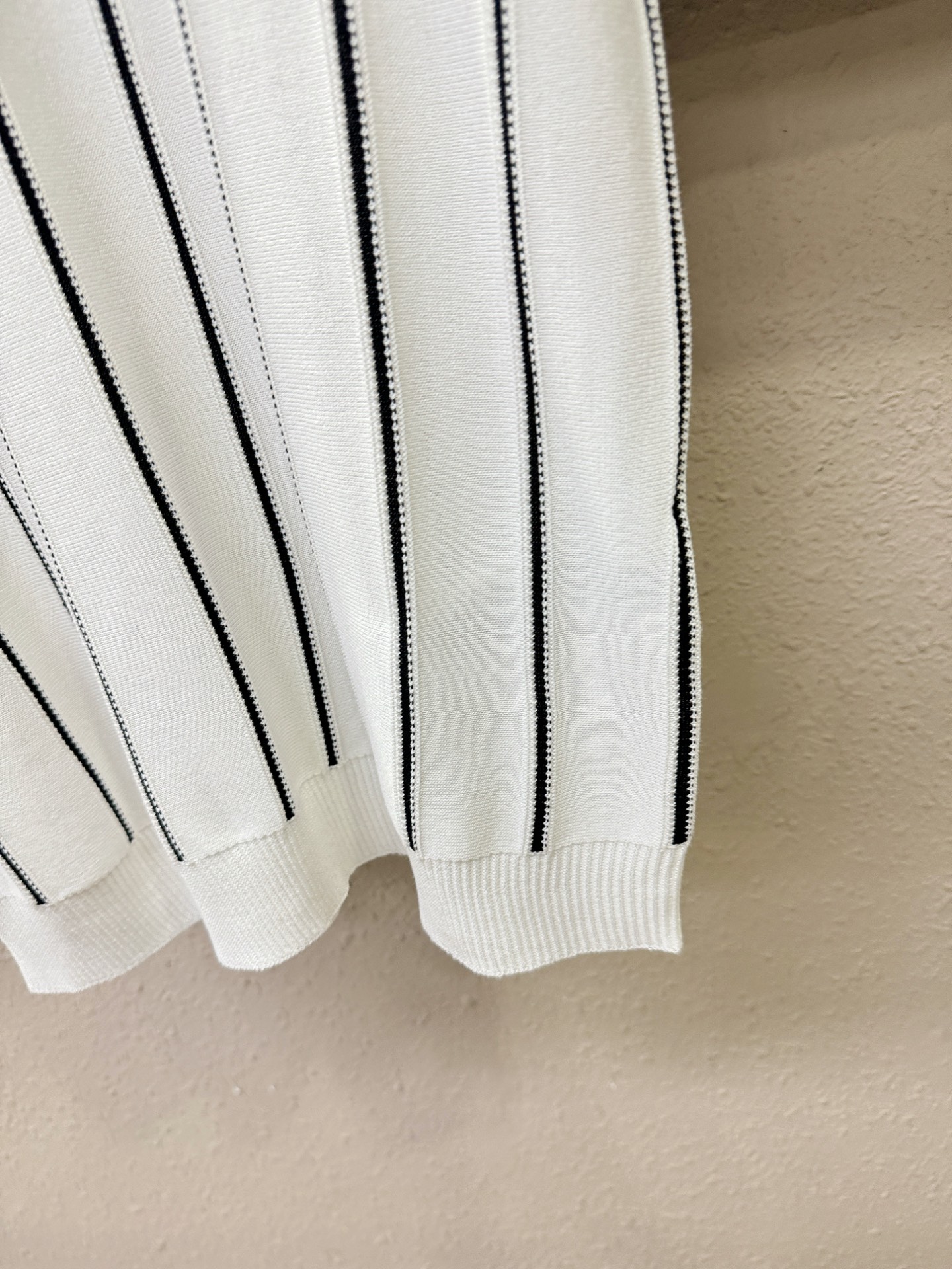 loro Piana诺悠翩雅 专柜新品，原版牛仔裤 原版重工打造，品牌经典lOGO设计，三标齐全！原版五