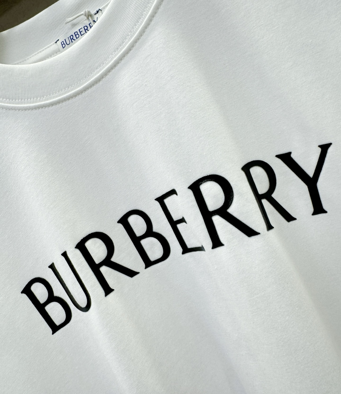BURBERRY巴宝莉 2026新款短袖T恤！男女同款！走秀图案时尚休闲短袖T恤衫！设计logo设计！极