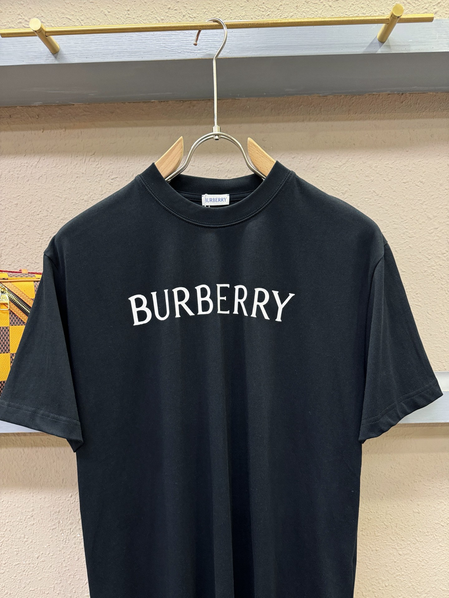 BURBERRY巴宝莉 2026新款短袖T恤！男女同款！走秀图案时尚休闲短袖T恤衫！设计logo设计！极