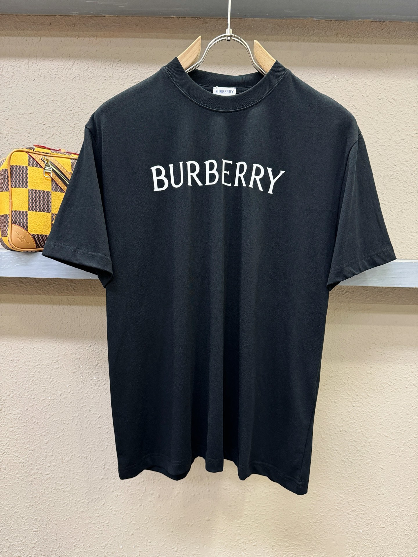 BURBERRY巴宝莉 2026新款短袖T恤！男女同款！走秀图案时尚休闲短袖T恤衫！设计logo设计！极