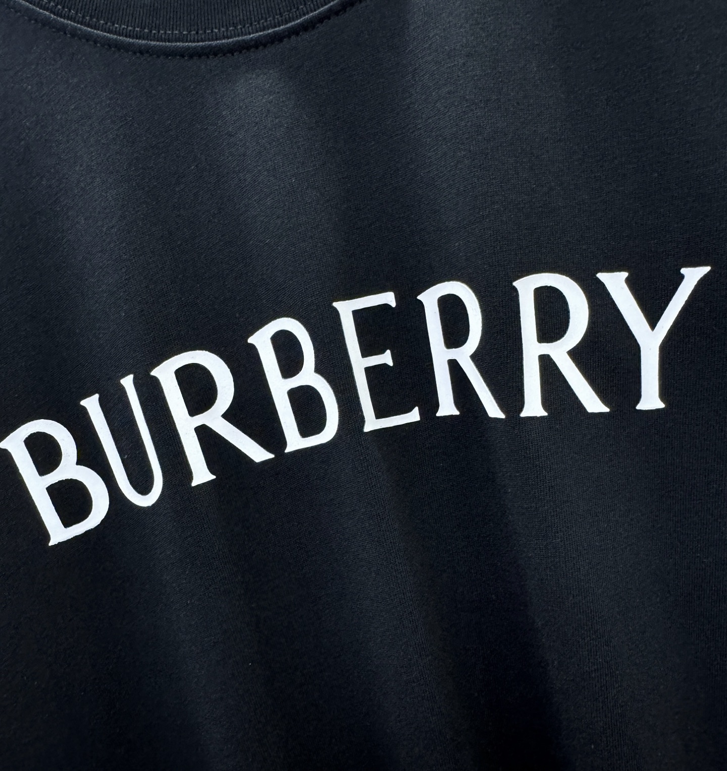 BURBERRY巴宝莉 2026新款短袖T恤！男女同款！走秀图案时尚休闲短袖T恤衫！设计logo设计！极