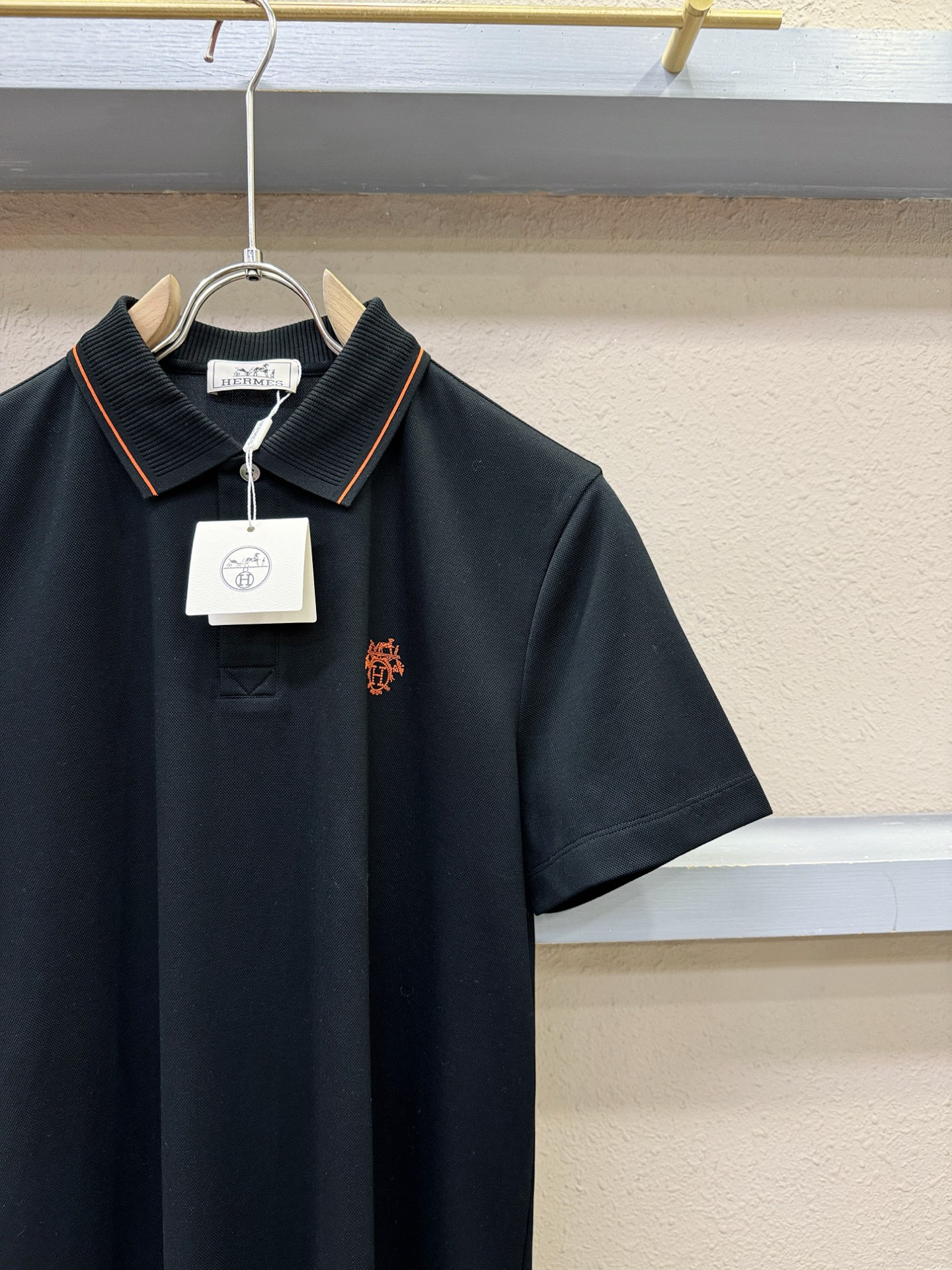 Hermès爱马仕 2026春夏新款首发专柜最新款翻领短袖，100%双丝光珠地棉面料，高端订制 设计前卫