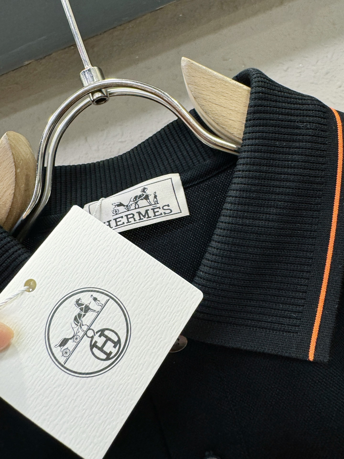 Hermès爱马仕 2026春夏新款首发专柜最新款翻领短袖，100%双丝光珠地棉面料，高端订制 设计前卫