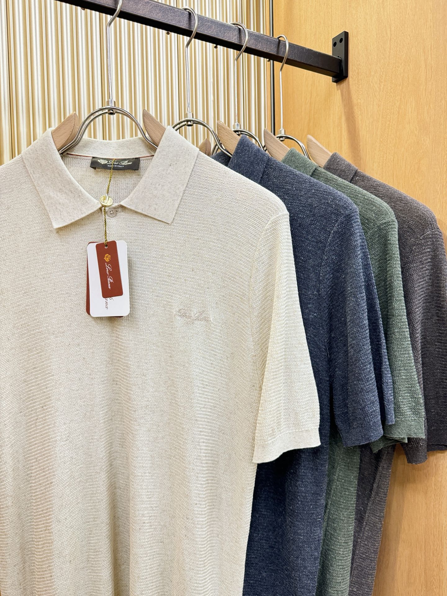 loro Piana诺悠翩雅 2026春夏新品针织短袖，进口针织面料，手感柔软。顶级进口私货，时尚设计潮