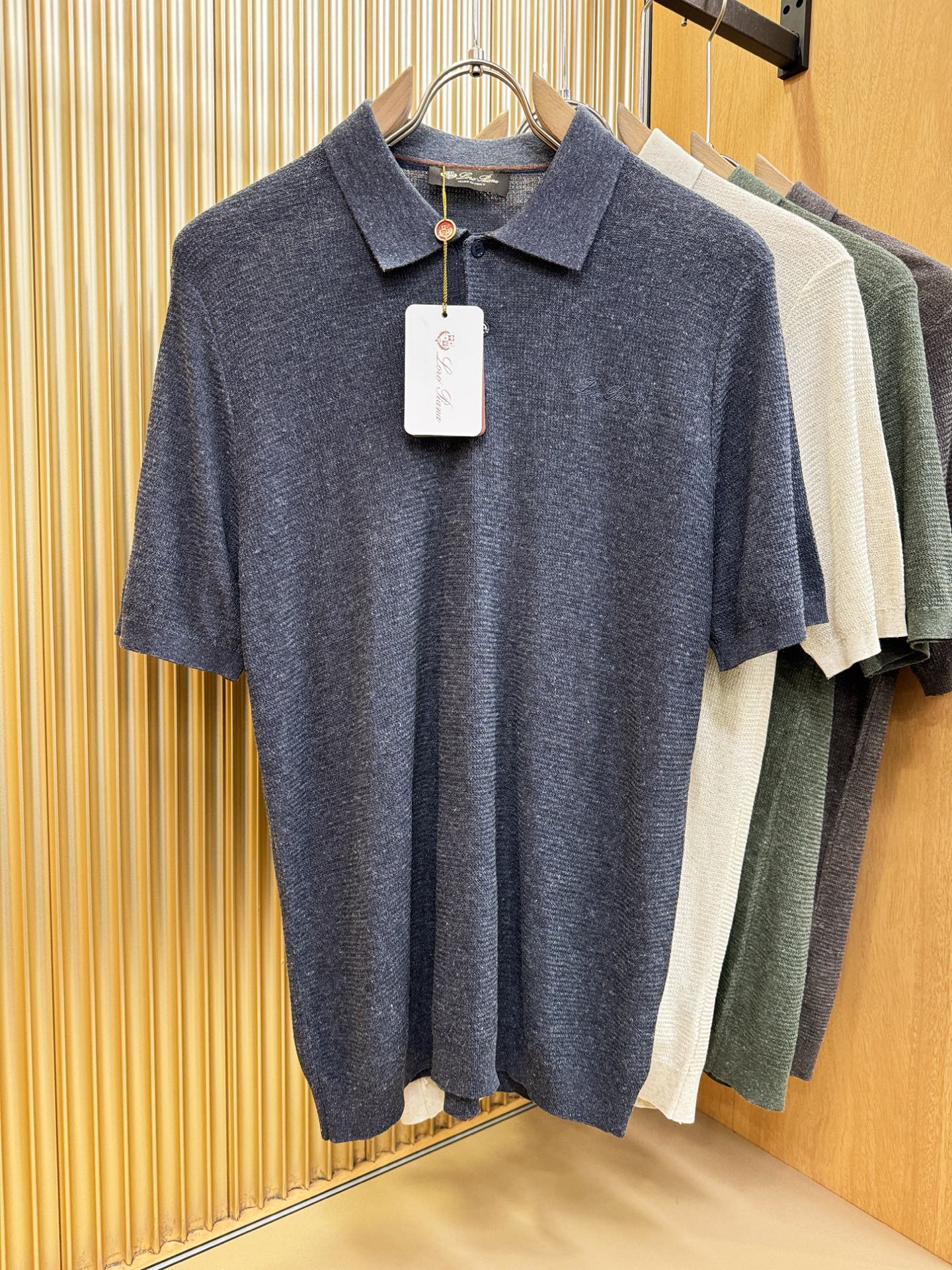 loro Piana诺悠翩雅 2026春夏新品针织短袖，进口针织面料，手感柔软。顶级进口私货，时尚设计潮