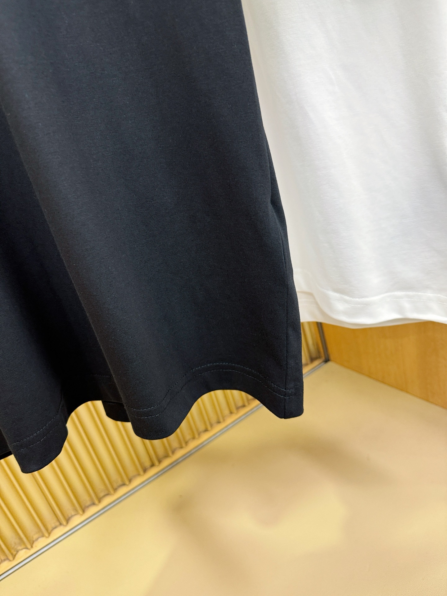 PRADA普拉达 2026新款短袖T恤！男女同款！走秀图案时尚休闲短袖T恤衫！设计logo设计！极具设计