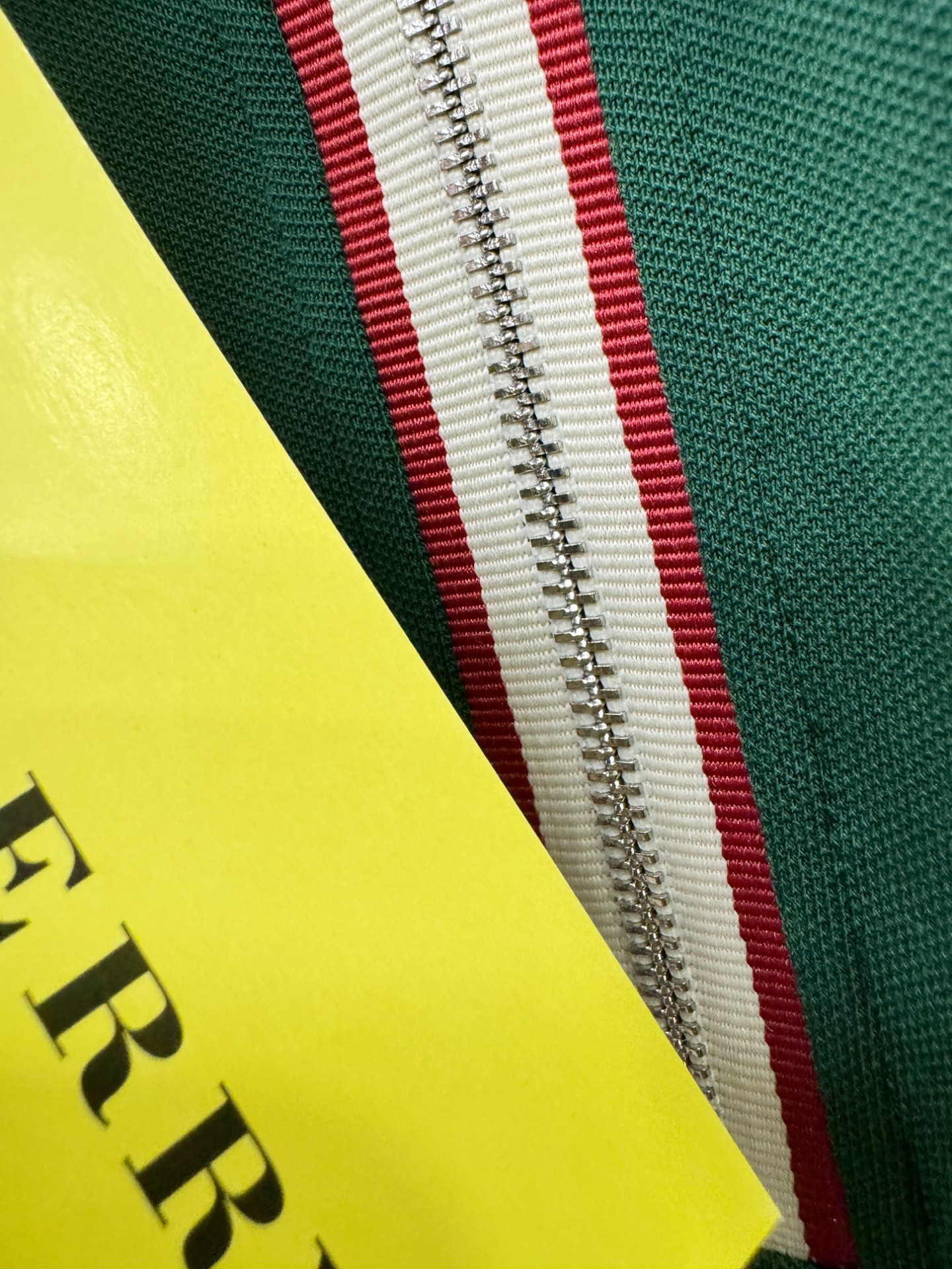 BURBERRY巴宝莉 2026春夏新款首发专柜最新款翻领短袖，丝光棉面料，高端订制 设计前卫时尚！品牌