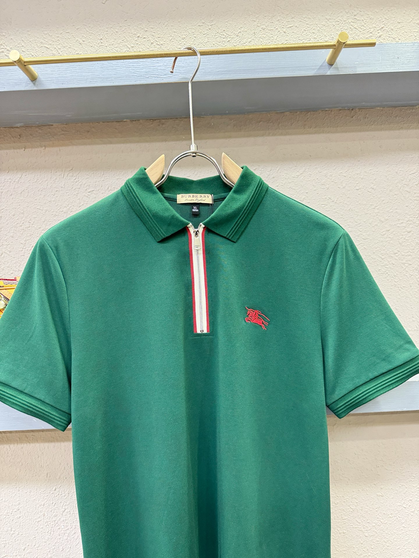 BURBERRY巴宝莉 2026春夏新款首发专柜最新款翻领短袖，丝光棉面料，高端订制 设计前卫时尚！品牌