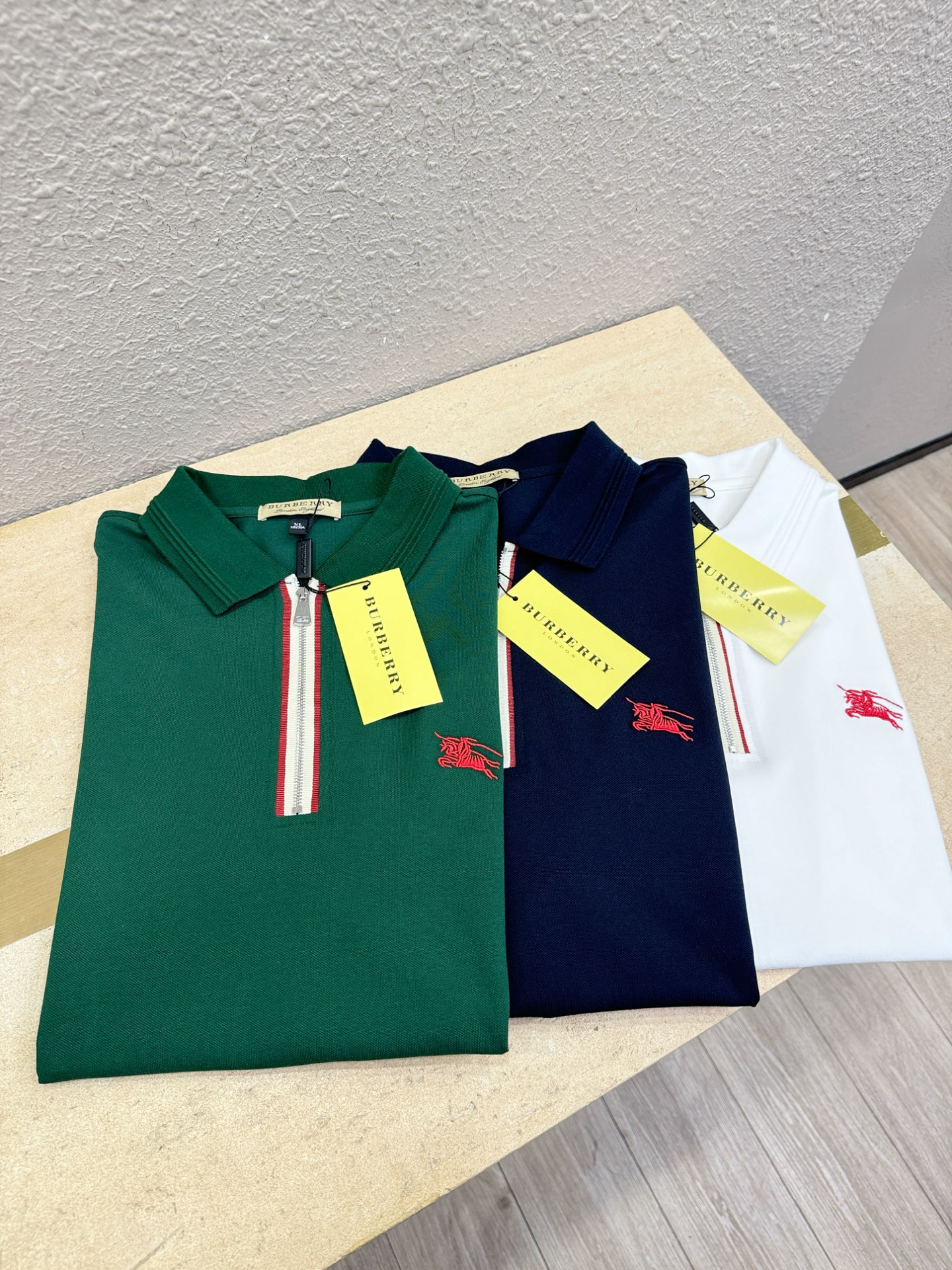 BURBERRY巴宝莉 2026春夏新款首发专柜最新款翻领短袖，丝光棉面料，高端订制 设计前卫时尚！品牌