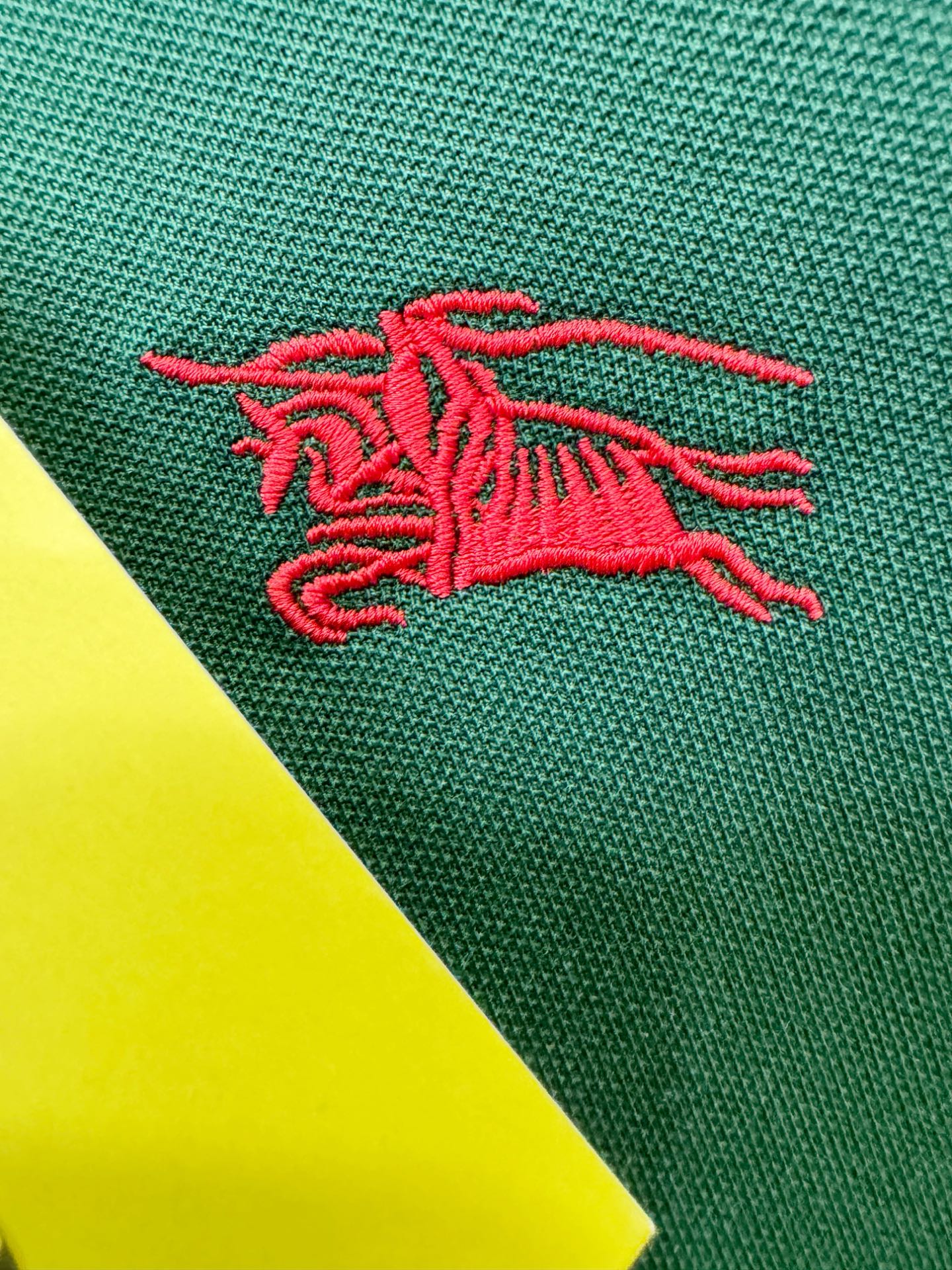 BURBERRY巴宝莉 2026春夏新款首发专柜最新款翻领短袖，丝光棉面料，高端订制 设计前卫时尚！品牌