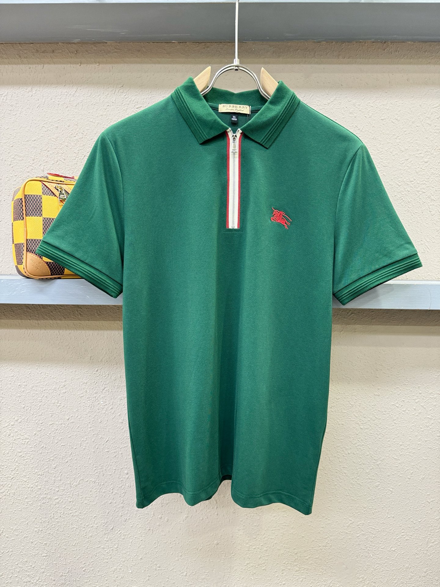 BURBERRY巴宝莉 2026春夏新款首发专柜最新款翻领短袖，丝光棉面料，高端订制 设计前卫时尚！品牌