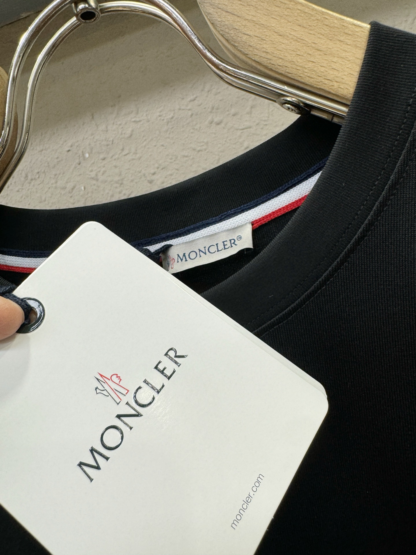 Moncler蒙口 2026新款短袖T恤！走秀图案时尚休闲短袖T恤衫！设计logo设计！极具设计精选客供