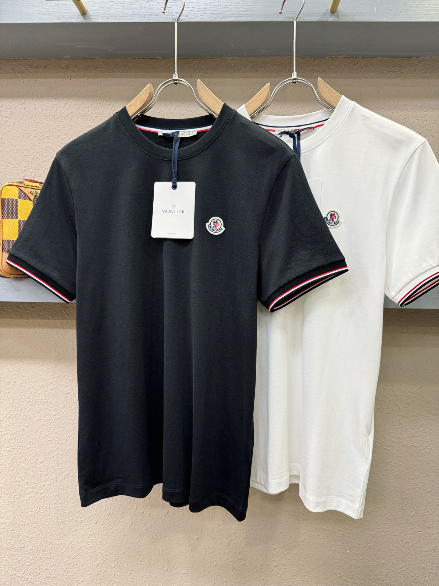 Moncler蒙口 2026新款短袖T恤！走秀图案时尚休闲短袖T恤衫！设计logo设计！极具设计精选客供