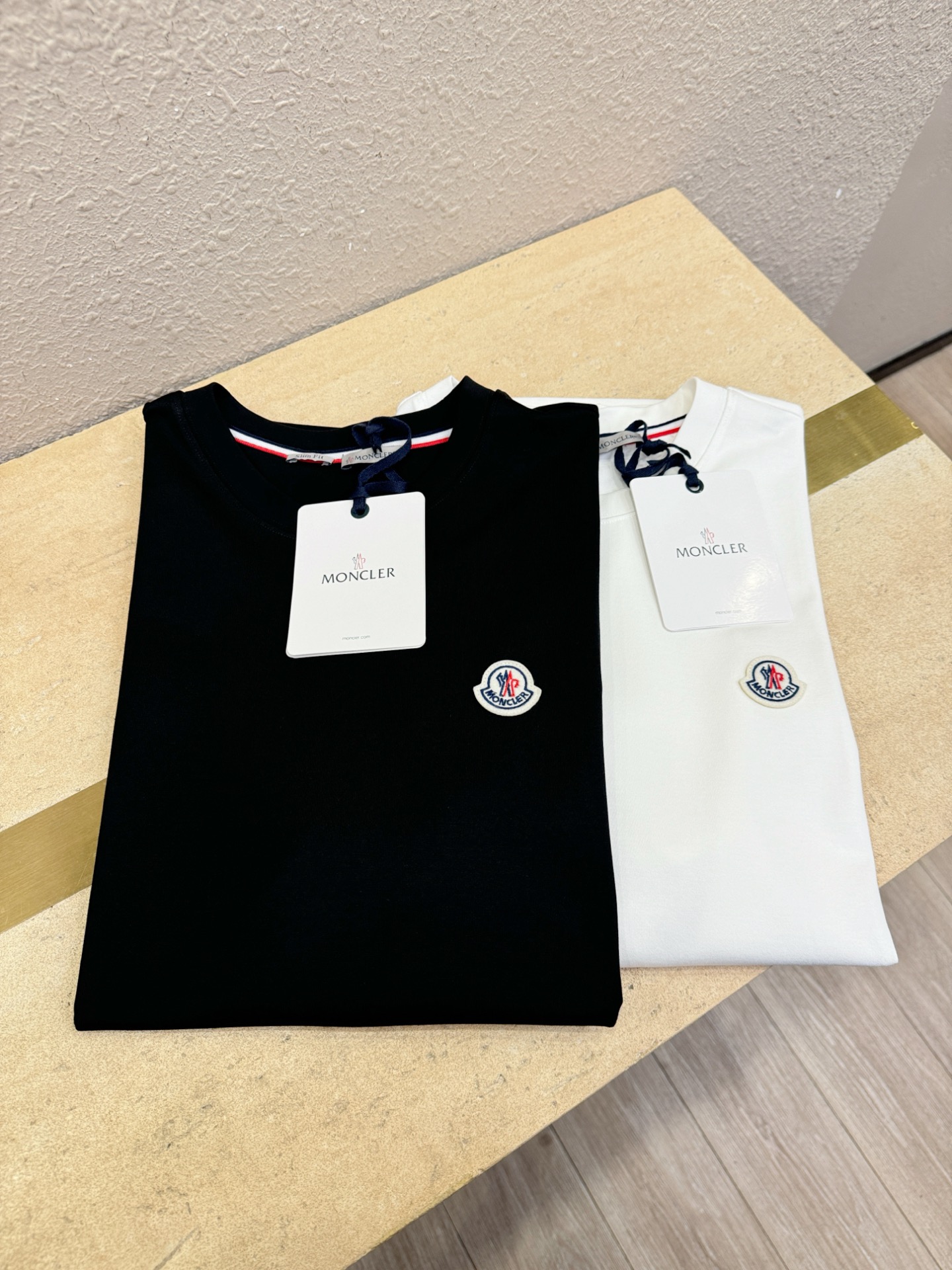 Moncler蒙口 2026新款短袖T恤！走秀图案时尚休闲短袖T恤衫！设计logo设计！极具设计精选客供