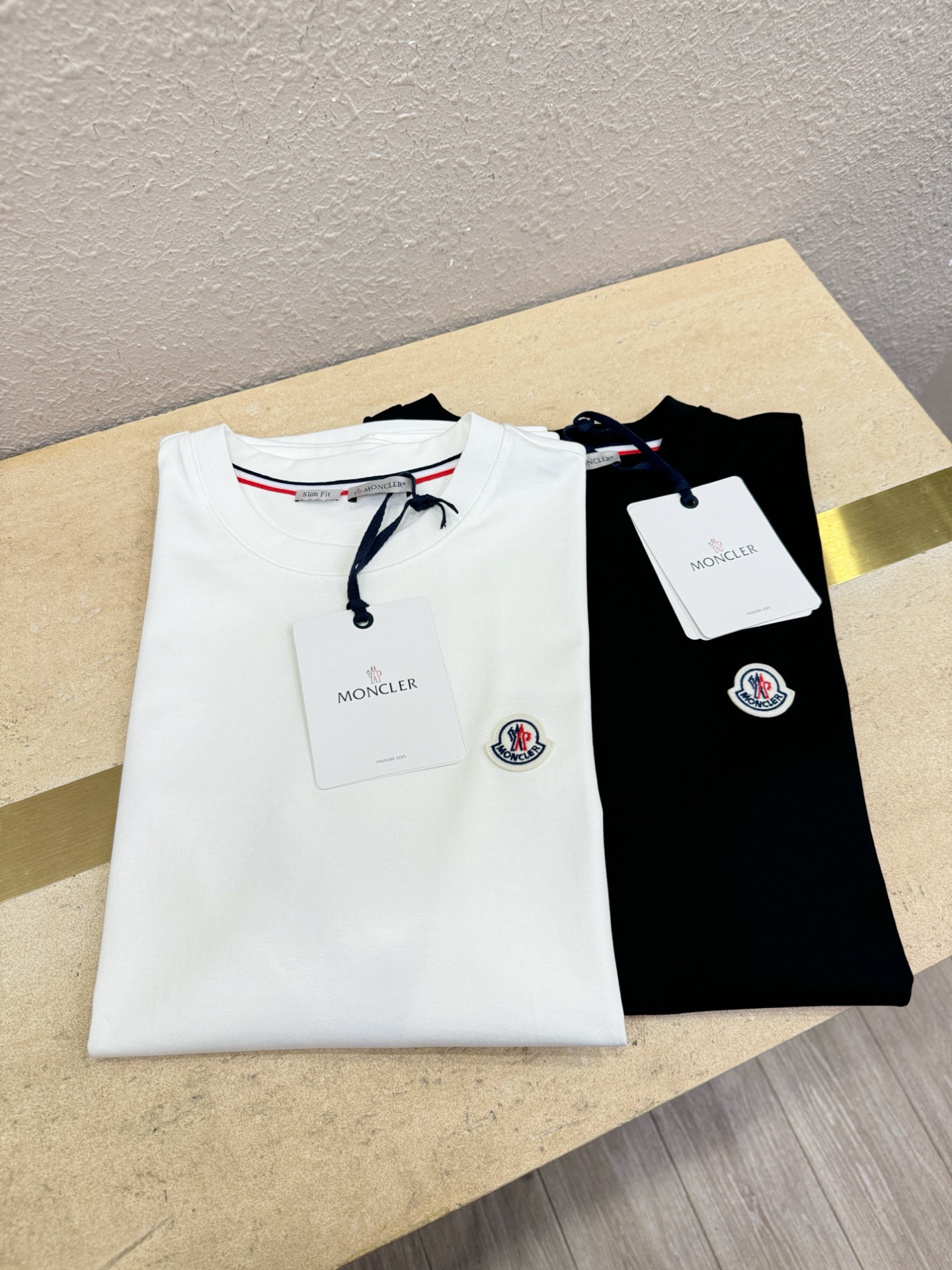 Moncler蒙口 2026新款短袖T恤！走秀图案时尚休闲短袖T恤衫！设计logo设计！极具设计精选客供