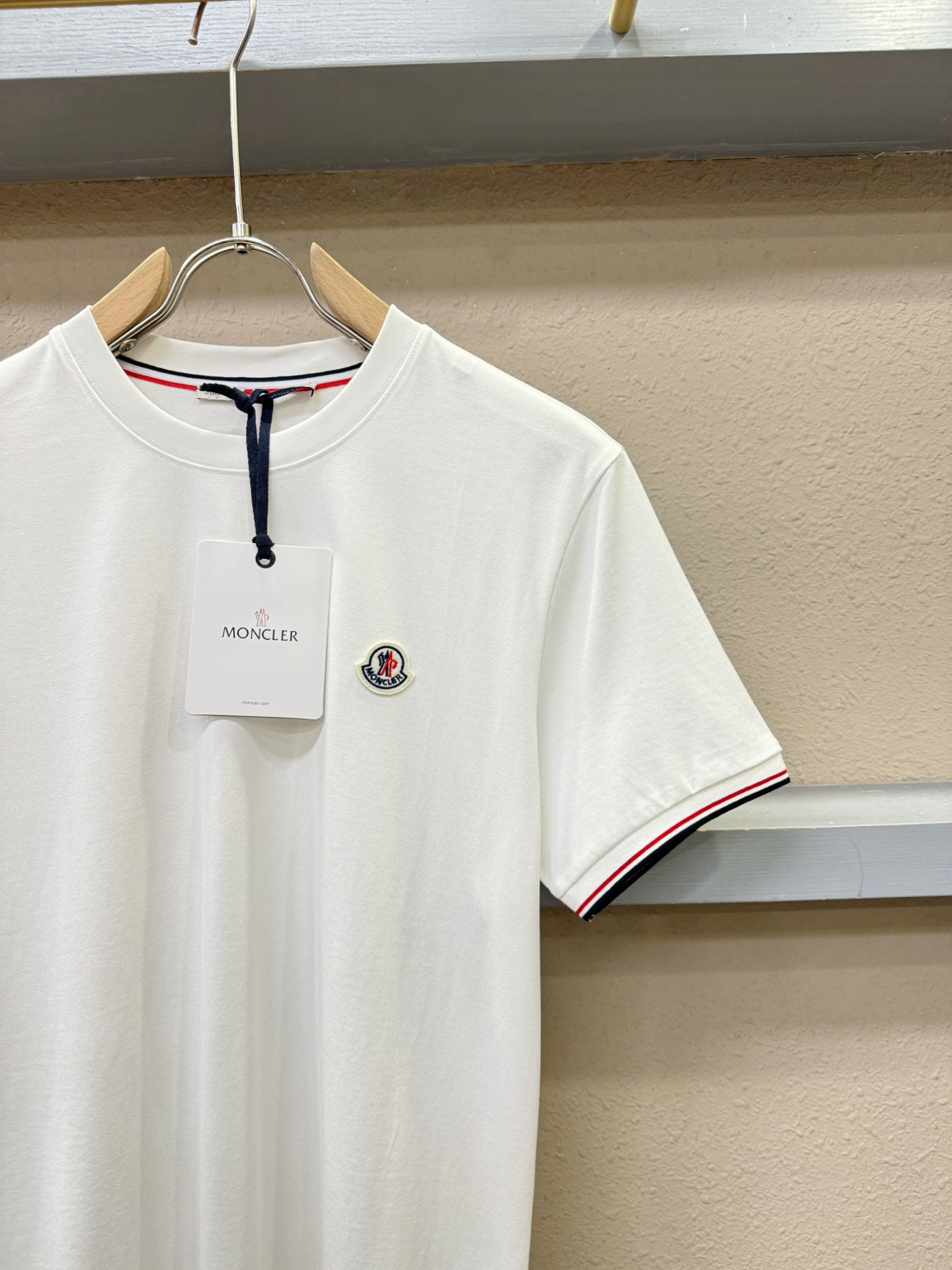 Moncler蒙口 2026新款短袖T恤！走秀图案时尚休闲短袖T恤衫！设计logo设计！极具设计精选客供