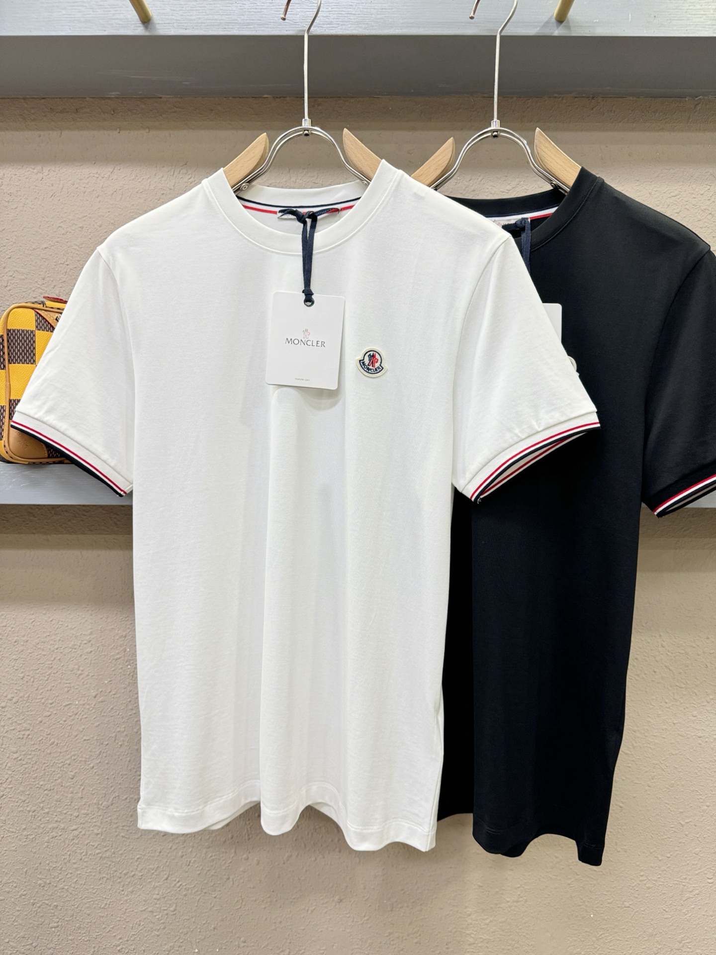 Moncler蒙口 2026新款短袖T恤！走秀图案时尚休闲短袖T恤衫！设计logo设计！极具设计精选客供