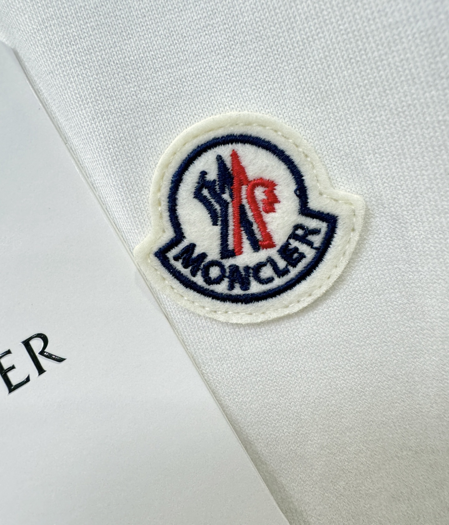 Moncler蒙口 2026新款短袖T恤！走秀图案时尚休闲短袖T恤衫！设计logo设计！极具设计精选客供