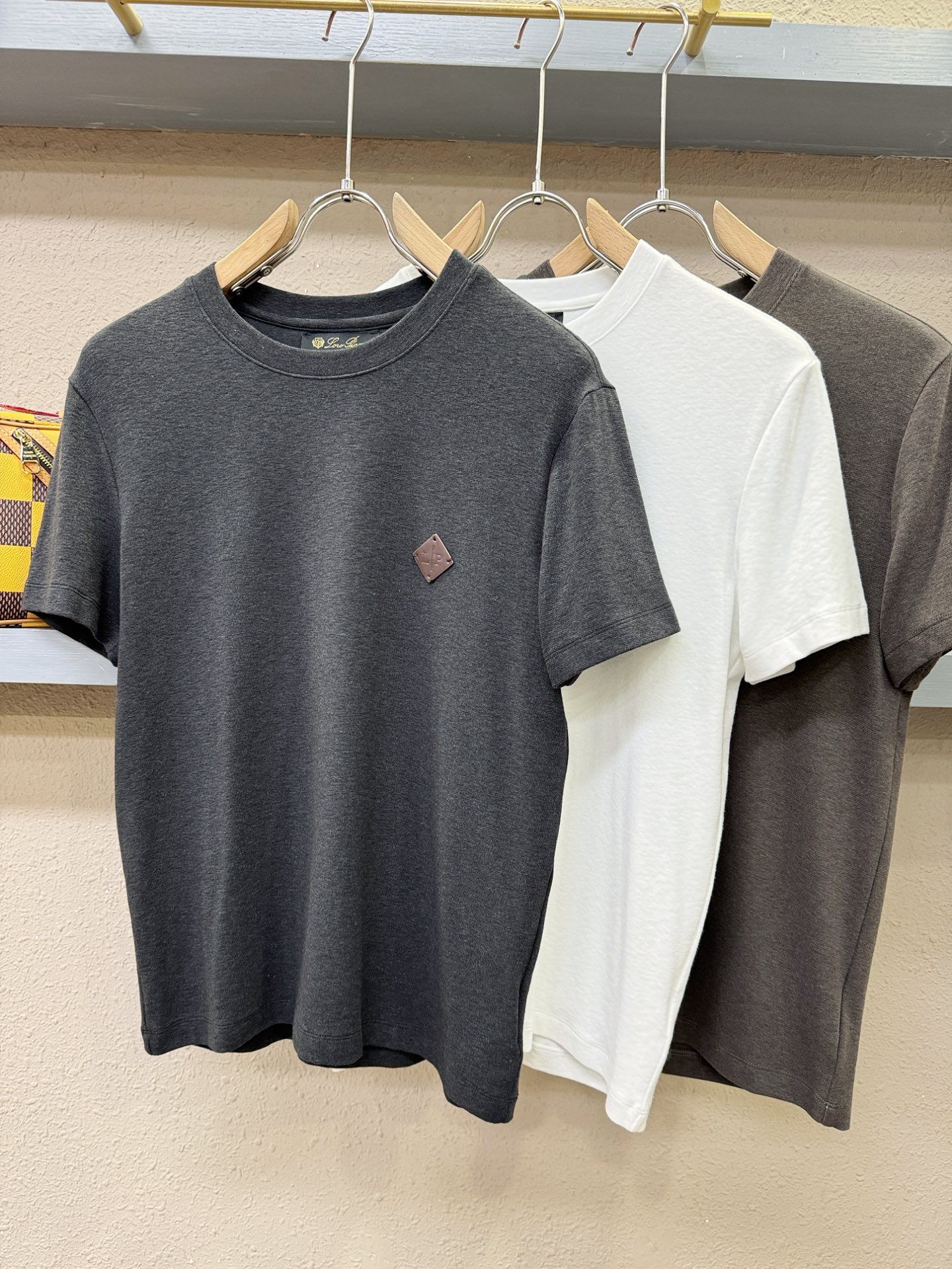 loro Piana诺悠翩雅 2026新品短袖！原版定制面料，手感柔软。顶级进口私货，时尚设计潮流短袖，