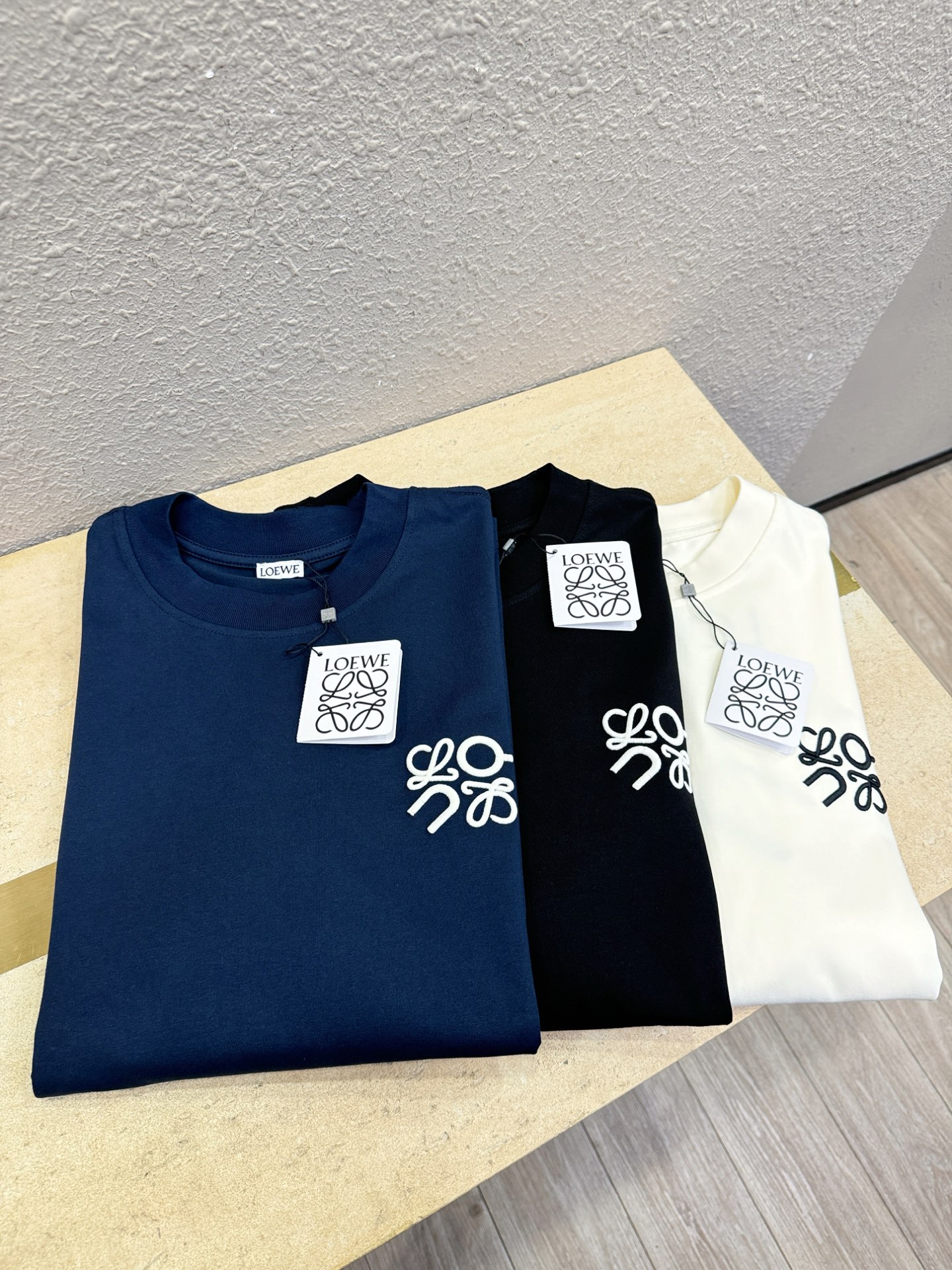 LOEWE罗意威 2026新款短袖T恤！走秀图案时尚休闲短袖T恤衫！设计logo设计！极具设计精选客供面