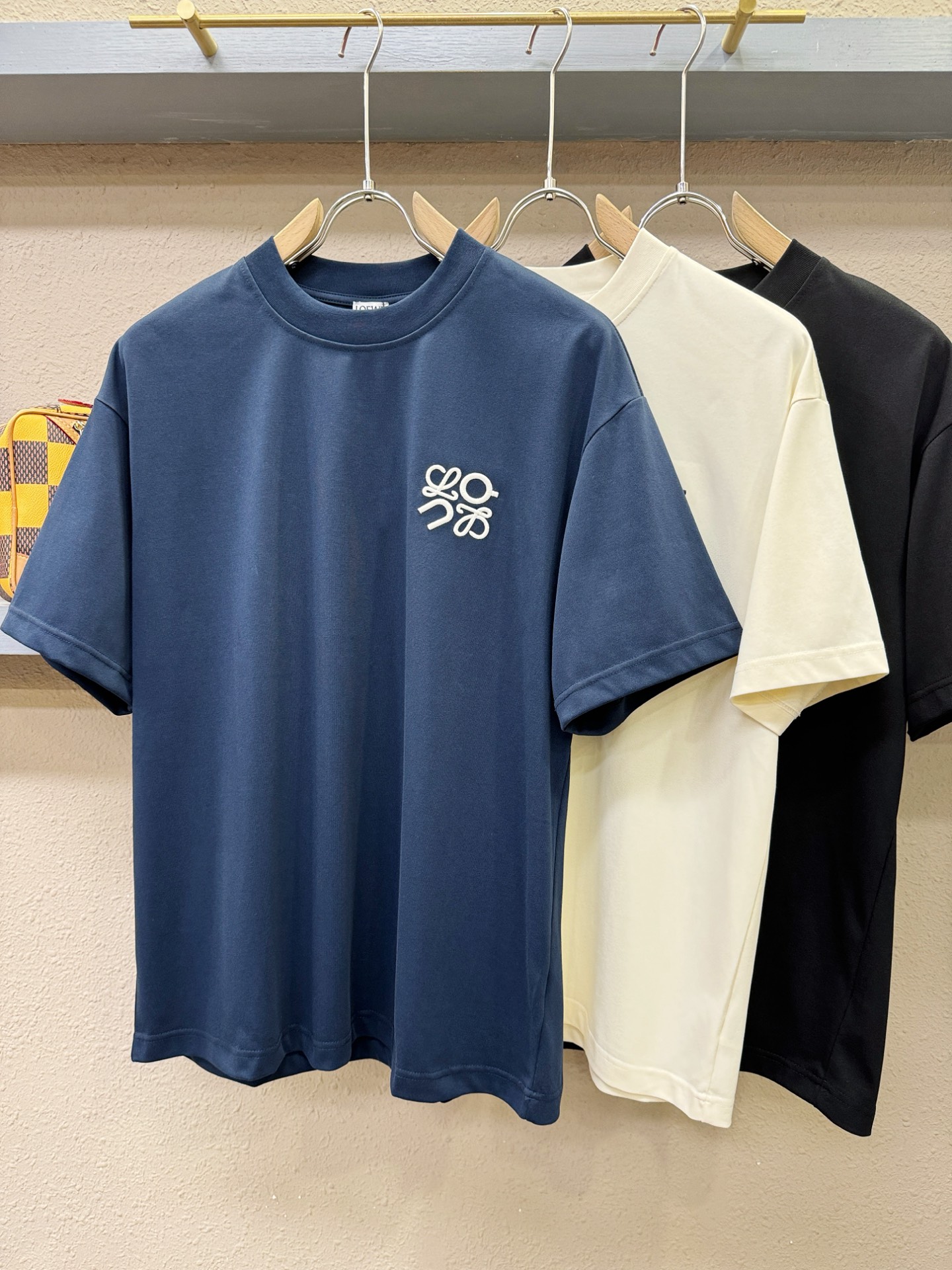 LOEWE罗意威 2026新款短袖T恤！走秀图案时尚休闲短袖T恤衫！设计logo设计！极具设计精选客供面