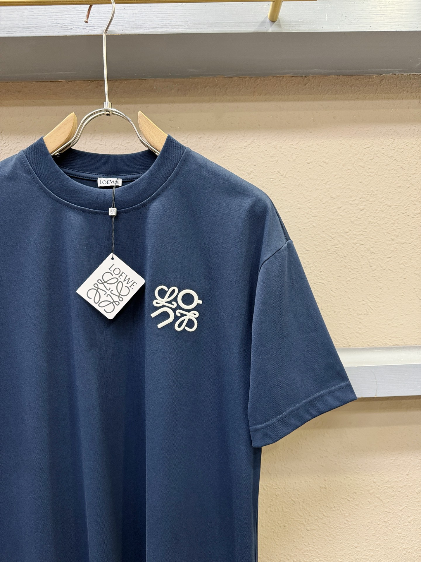 LOEWE罗意威 2026新款短袖T恤！走秀图案时尚休闲短袖T恤衫！设计logo设计！极具设计精选客供面