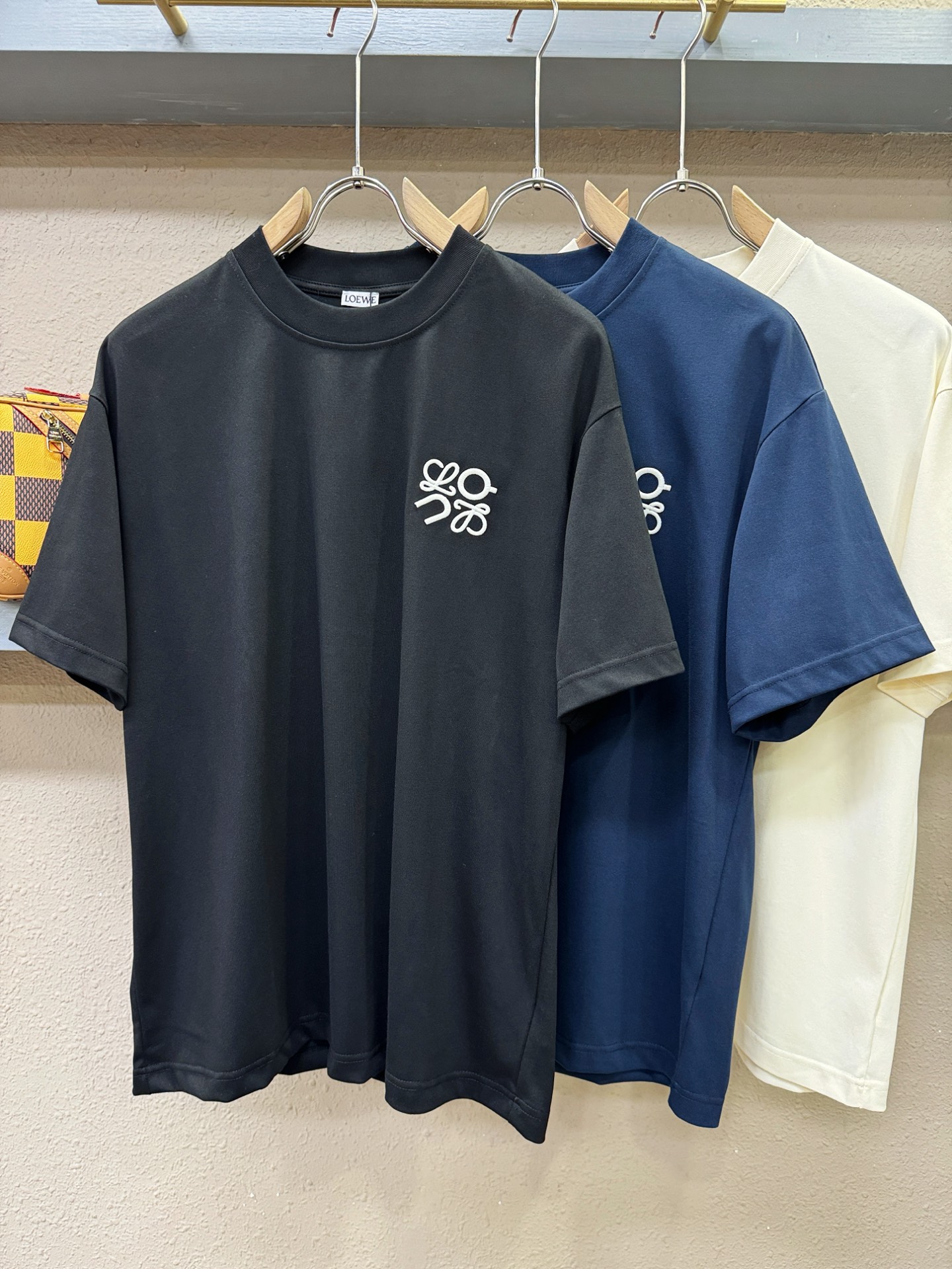 LOEWE罗意威 2026新款短袖T恤！走秀图案时尚休闲短袖T恤衫！设计logo设计！极具设计精选客供面