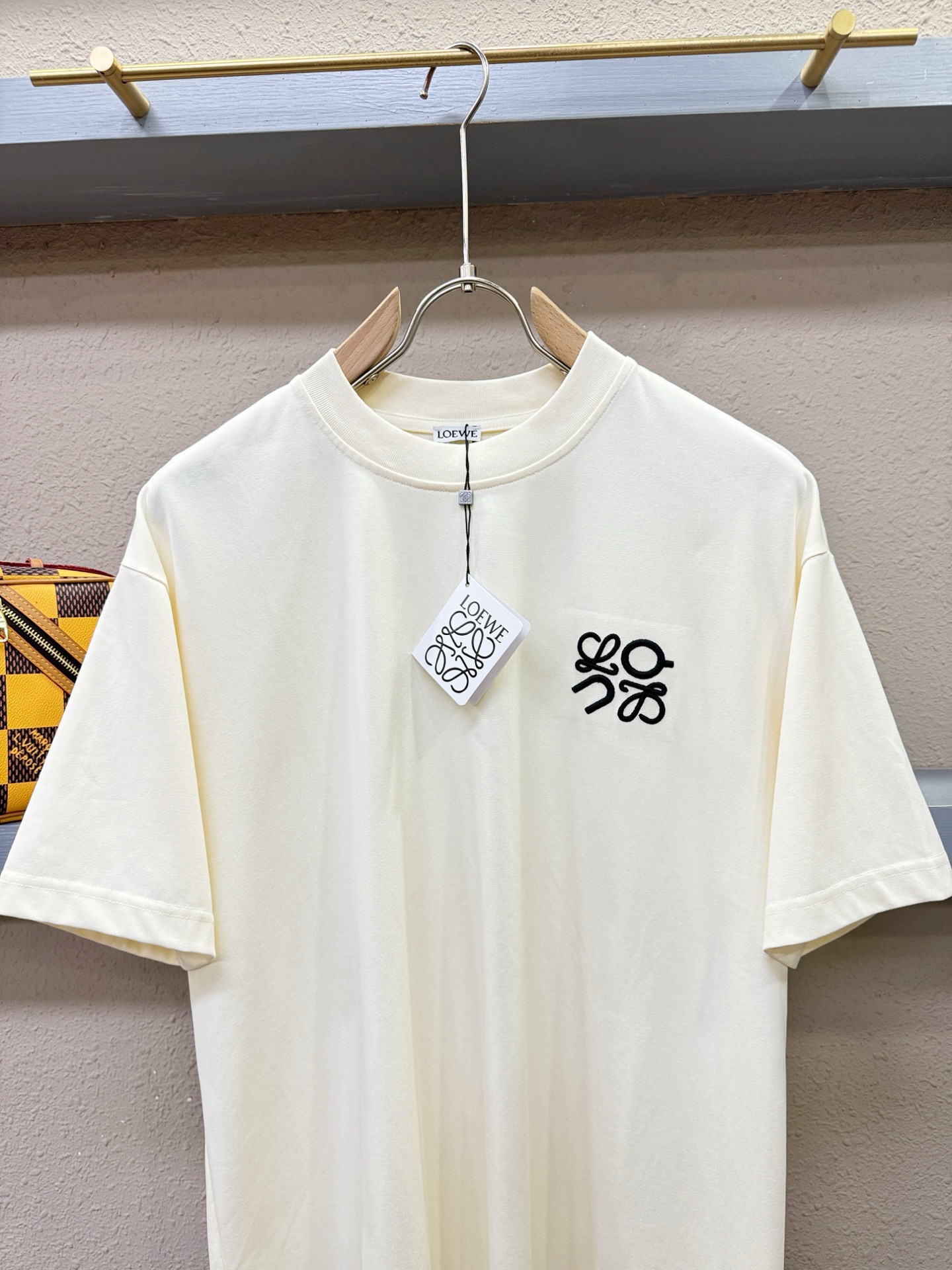 LOEWE罗意威 2026新款短袖T恤！走秀图案时尚休闲短袖T恤衫！设计logo设计！极具设计精选客供面