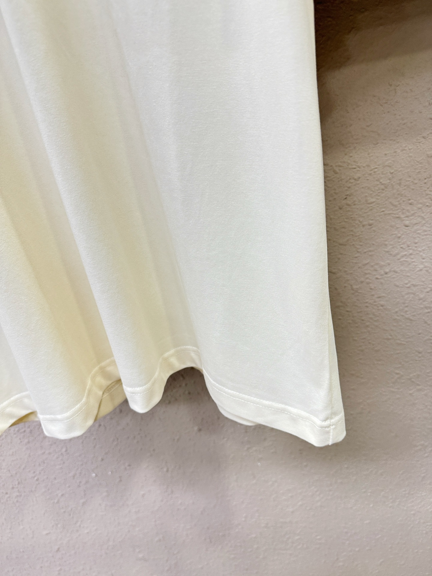 LOEWE罗意威 2026新款短袖T恤！走秀图案时尚休闲短袖T恤衫！设计logo设计！极具设计精选客供面