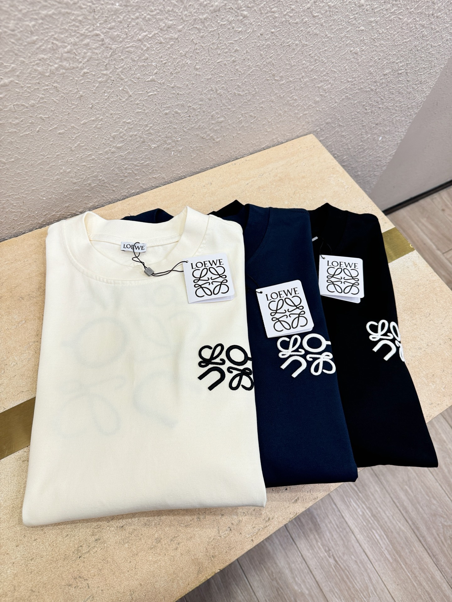 LOEWE罗意威 2026新款短袖T恤！走秀图案时尚休闲短袖T恤衫！设计logo设计！极具设计精选客供面