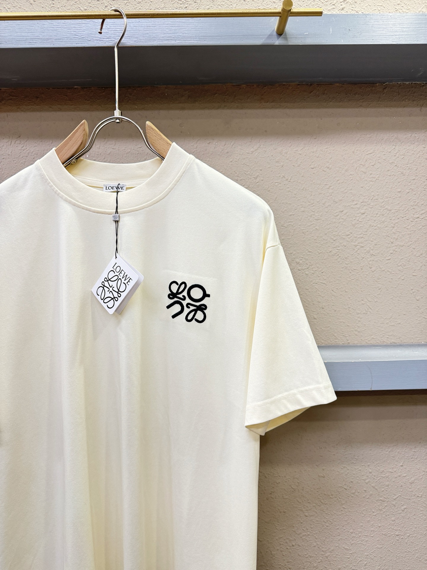 LOEWE罗意威 2026新款短袖T恤！走秀图案时尚休闲短袖T恤衫！设计logo设计！极具设计精选客供面