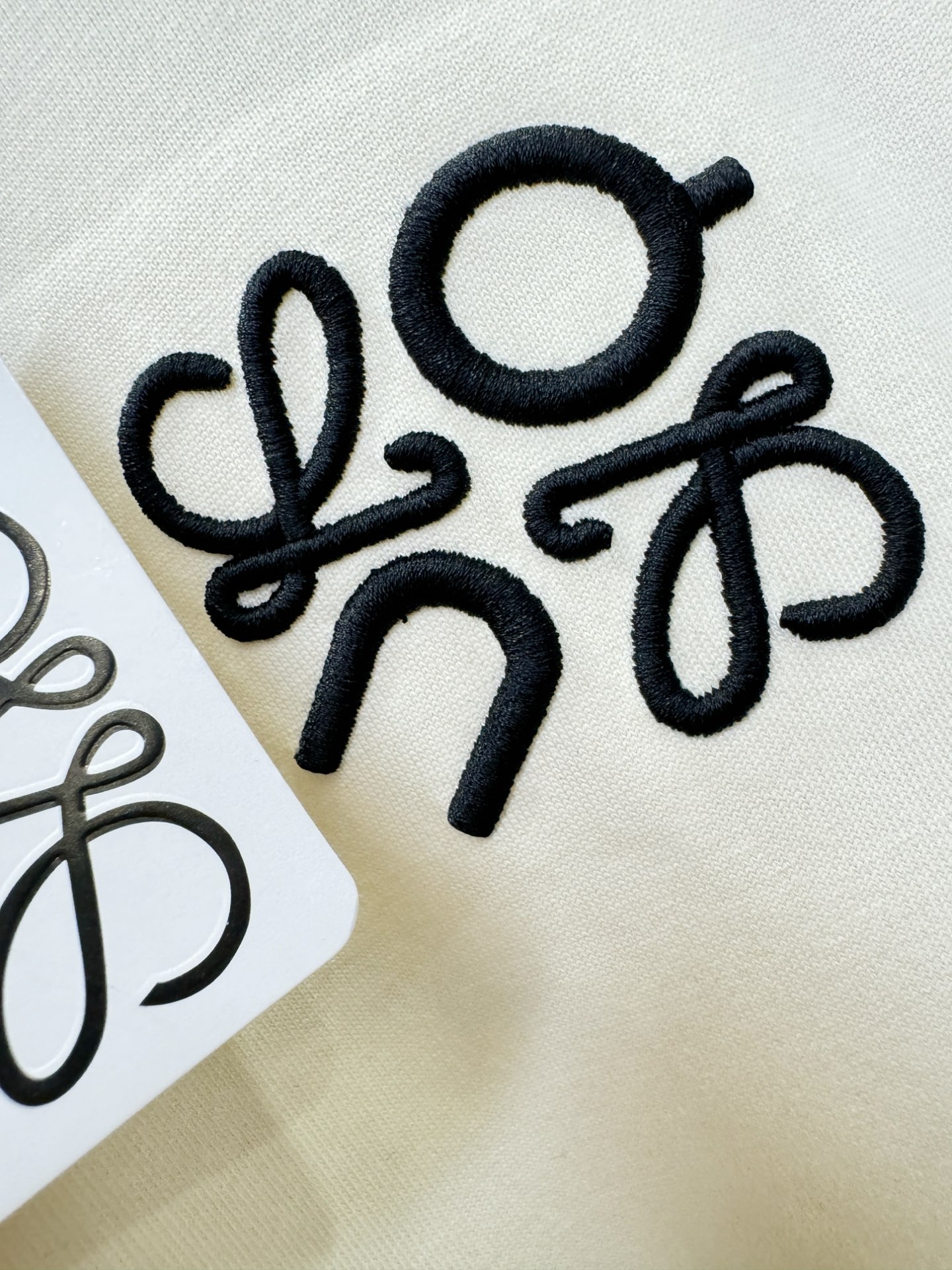 LOEWE罗意威 2026新款短袖T恤！走秀图案时尚休闲短袖T恤衫！设计logo设计！极具设计精选客供面