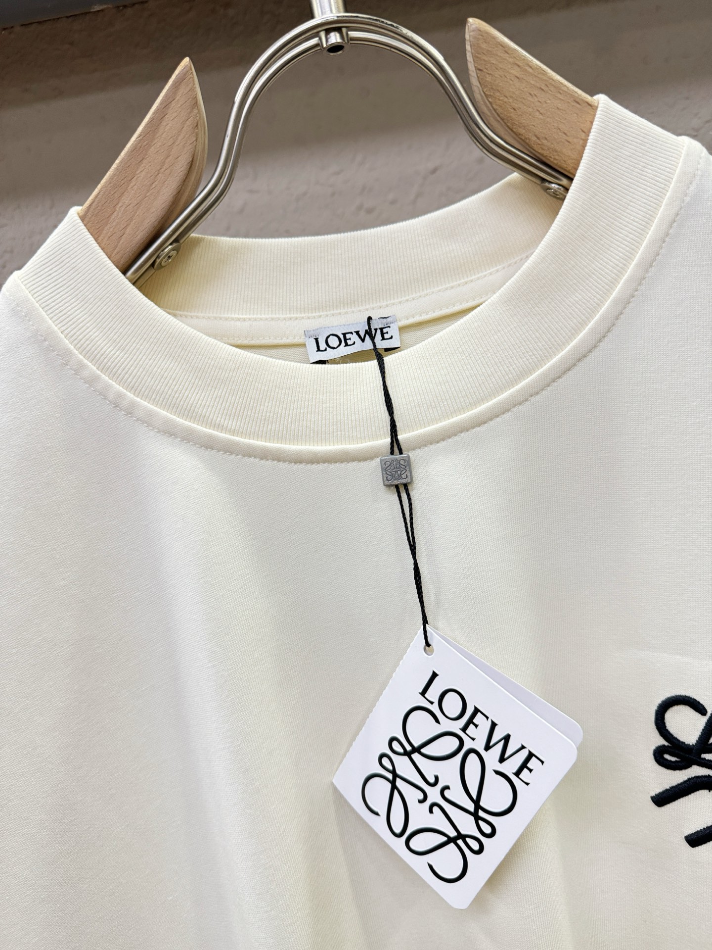 LOEWE罗意威 2026新款短袖T恤！走秀图案时尚休闲短袖T恤衫！设计logo设计！极具设计精选客供面