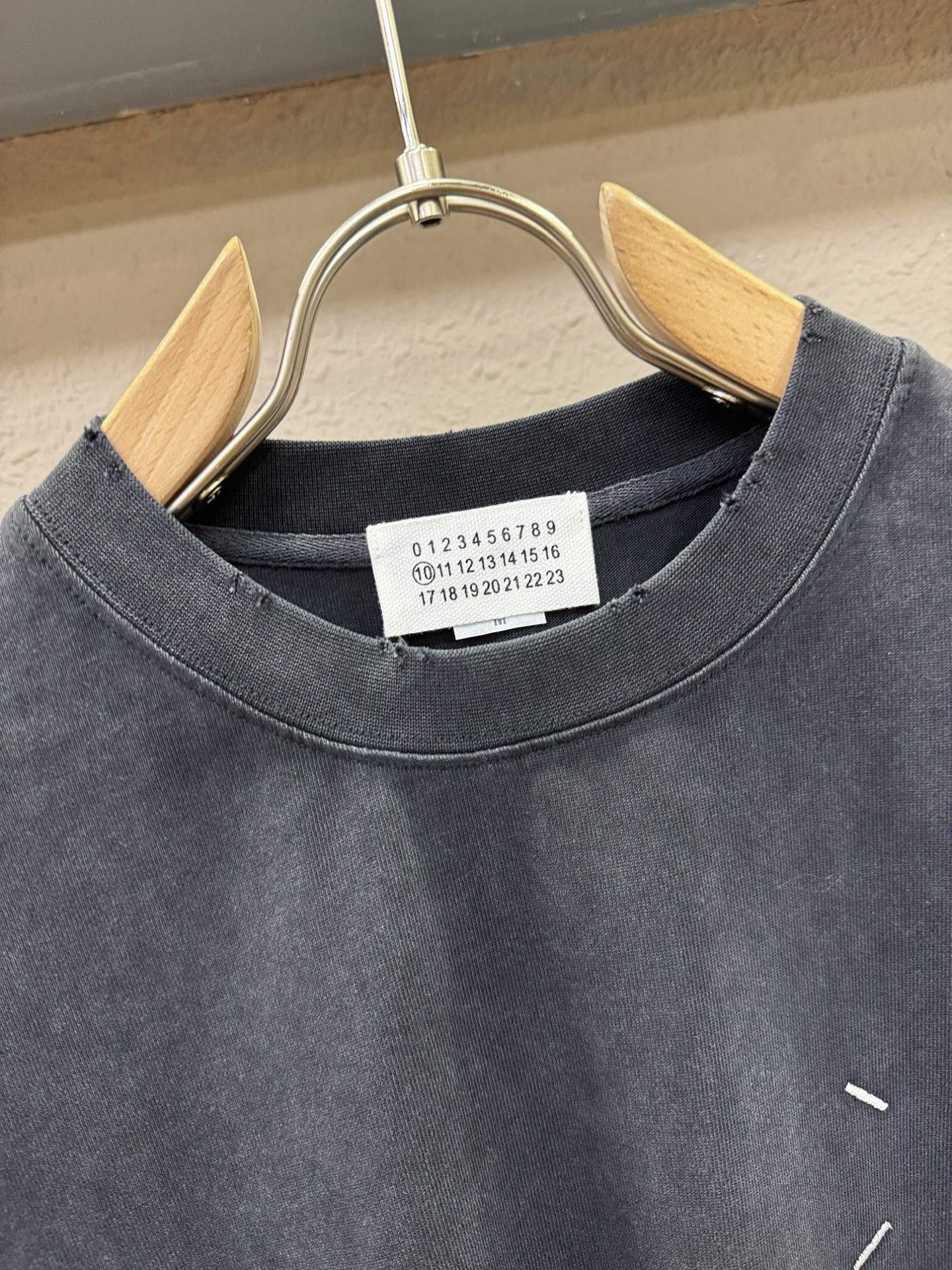 最大可穿240斤‼️马吉拉2026新款短袖T恤！走秀图案时尚休闲短袖T恤衫！设计logo设计！450克棉