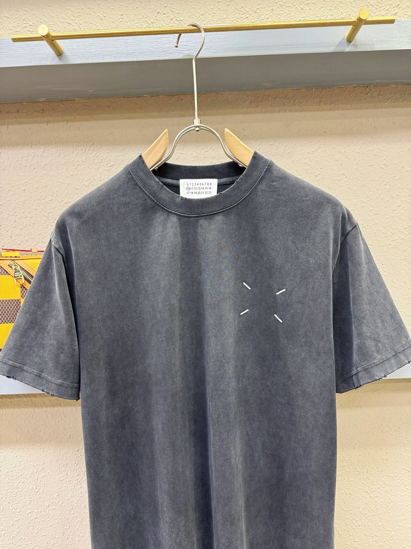 最大可穿240斤‼️马吉拉2026新款短袖T恤！走秀图案时尚休闲短袖T恤衫！设计logo设计！450克棉