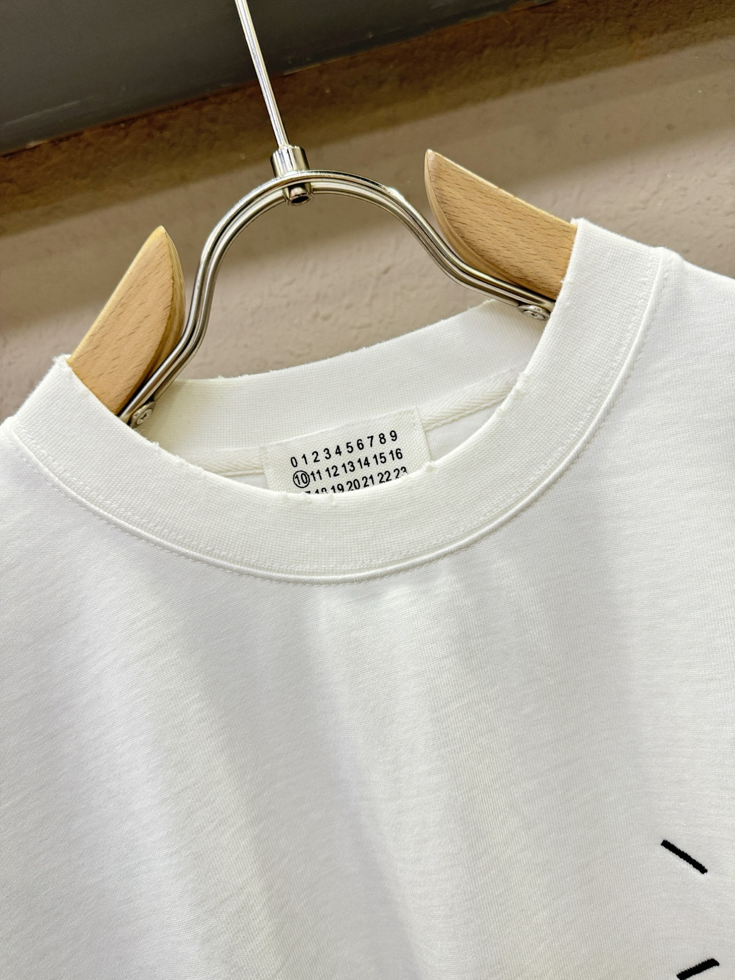 最大可穿240斤‼️马吉拉2026新款短袖T恤！走秀图案时尚休闲短袖T恤衫！设计logo设计！450克棉