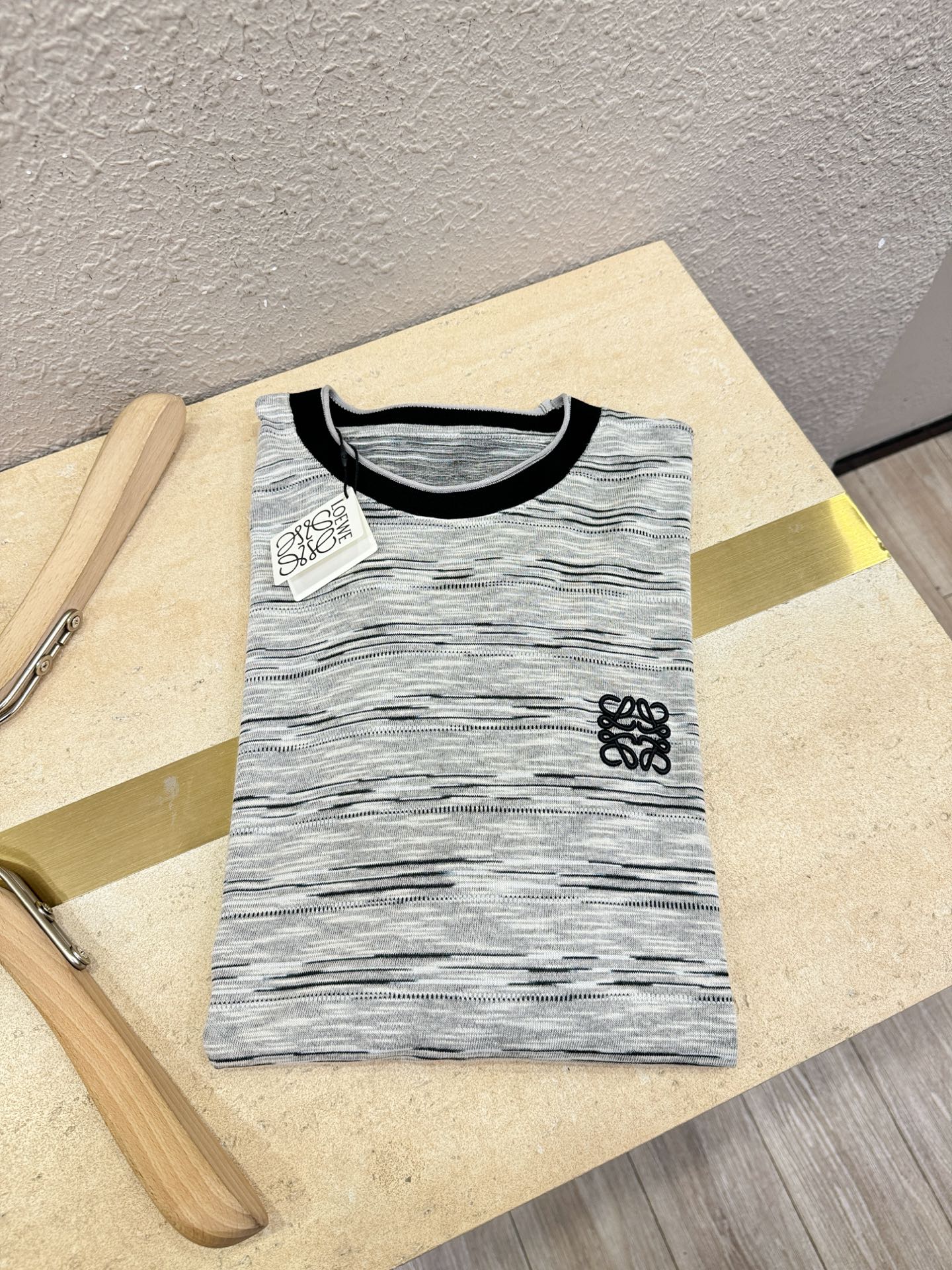 LOEWE罗意威 2026ss春夏新品 长袖T恤，经典Logo设计，百搭款 官网同步发售 定制面料，柔软