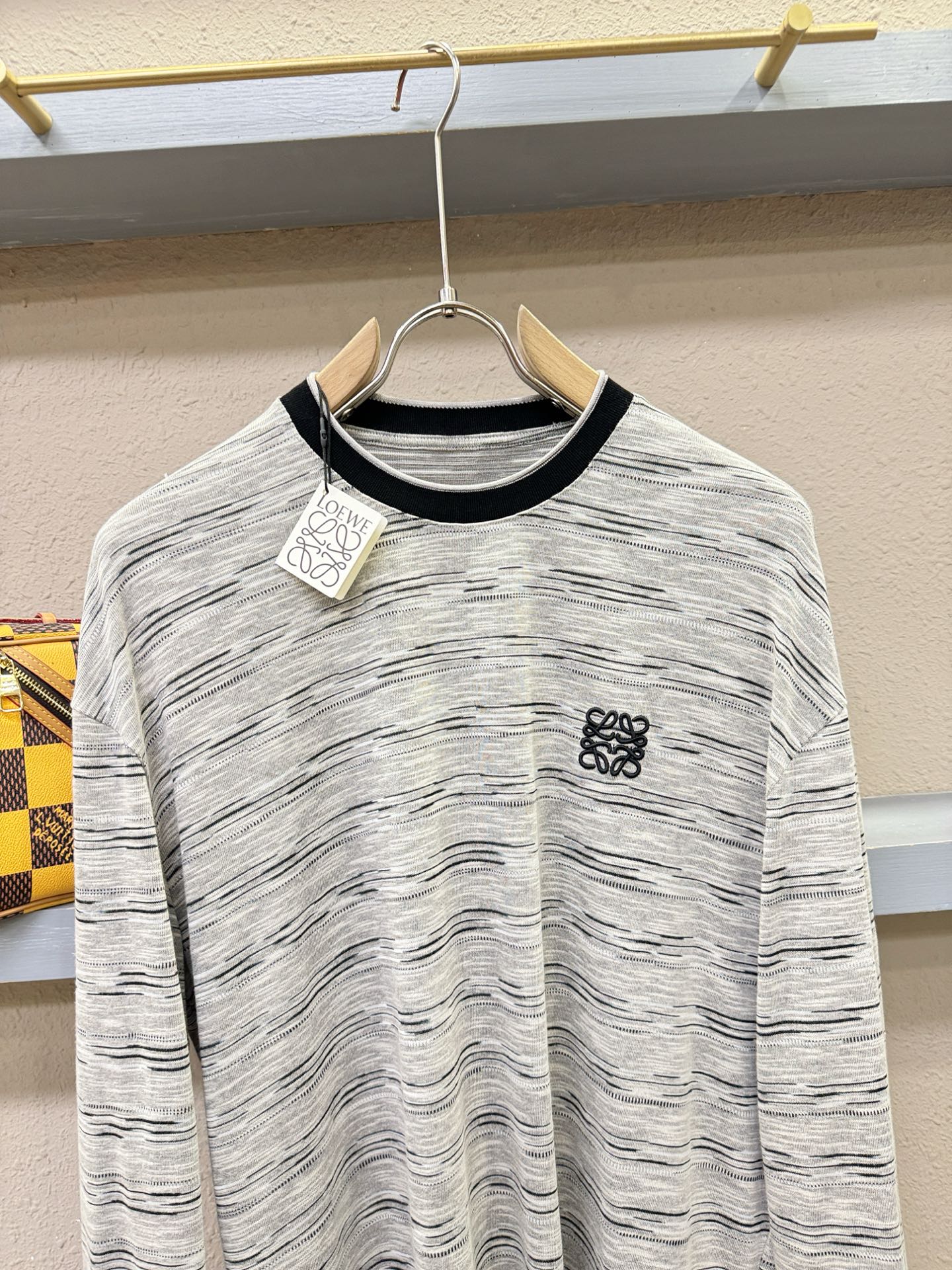 LOEWE罗意威 2026ss春夏新品 长袖T恤，经典Logo设计，百搭款 官网同步发售 定制面料，柔软