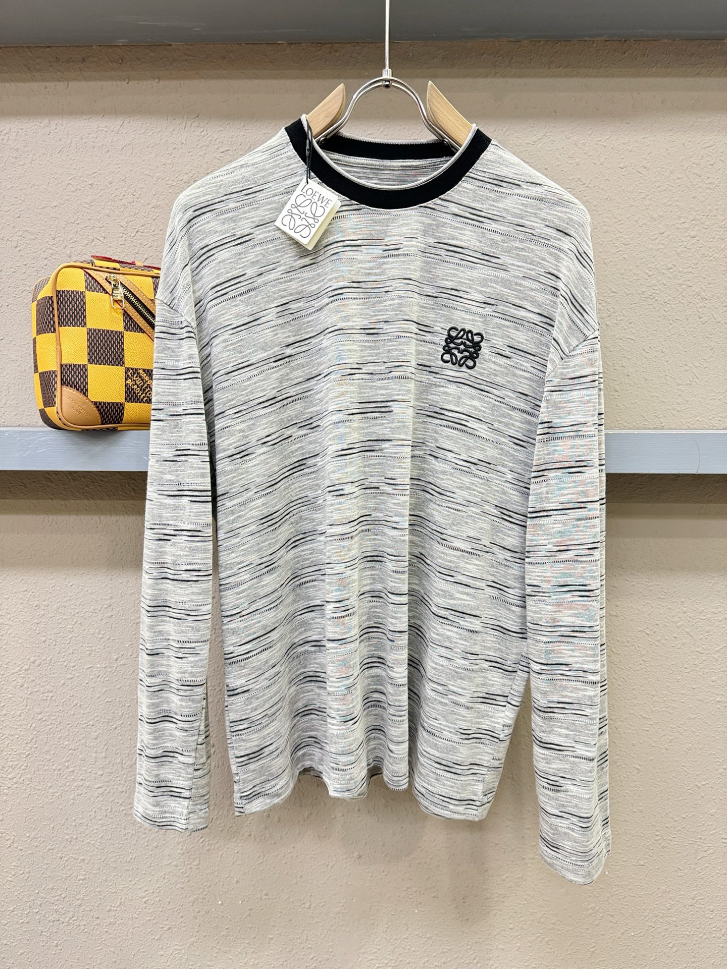 LOEWE罗意威 2026ss春夏新品 长袖T恤，经典Logo设计，百搭款 官网同步发售 定制面料，柔软