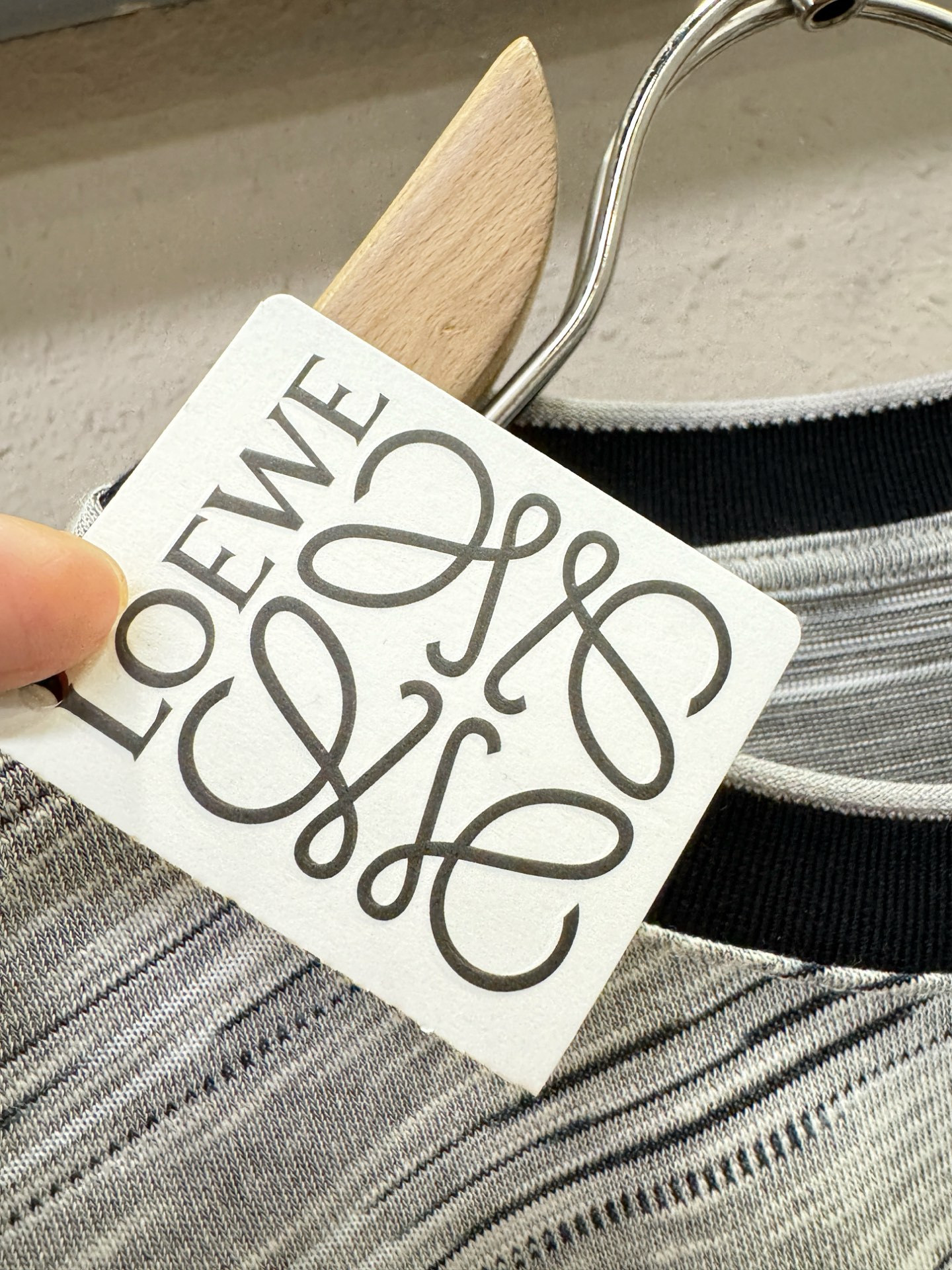 LOEWE罗意威 2026ss春夏新品 长袖T恤，经典Logo设计，百搭款 官网同步发售 定制面料，柔软