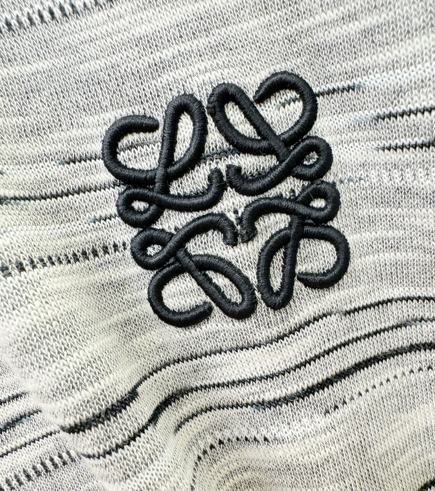 LOEWE罗意威 2026ss春夏新品 长袖T恤，经典Logo设计，百搭款 官网同步发售 定制面料，柔软