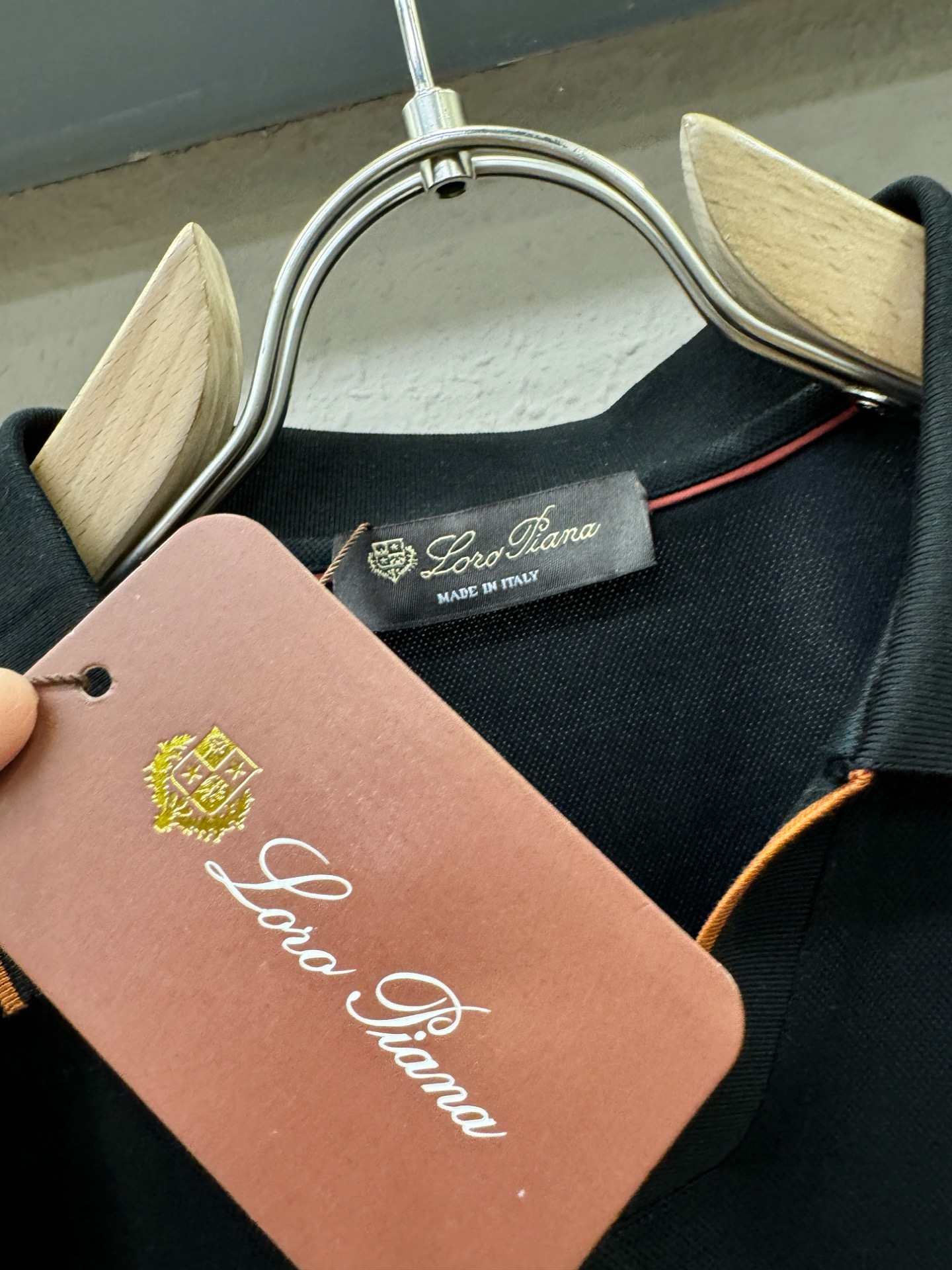 loro Piana诺悠翩雅 2026春夏新款首发专柜最新款翻领短袖，100%双丝光珠地棉面料，高端订制