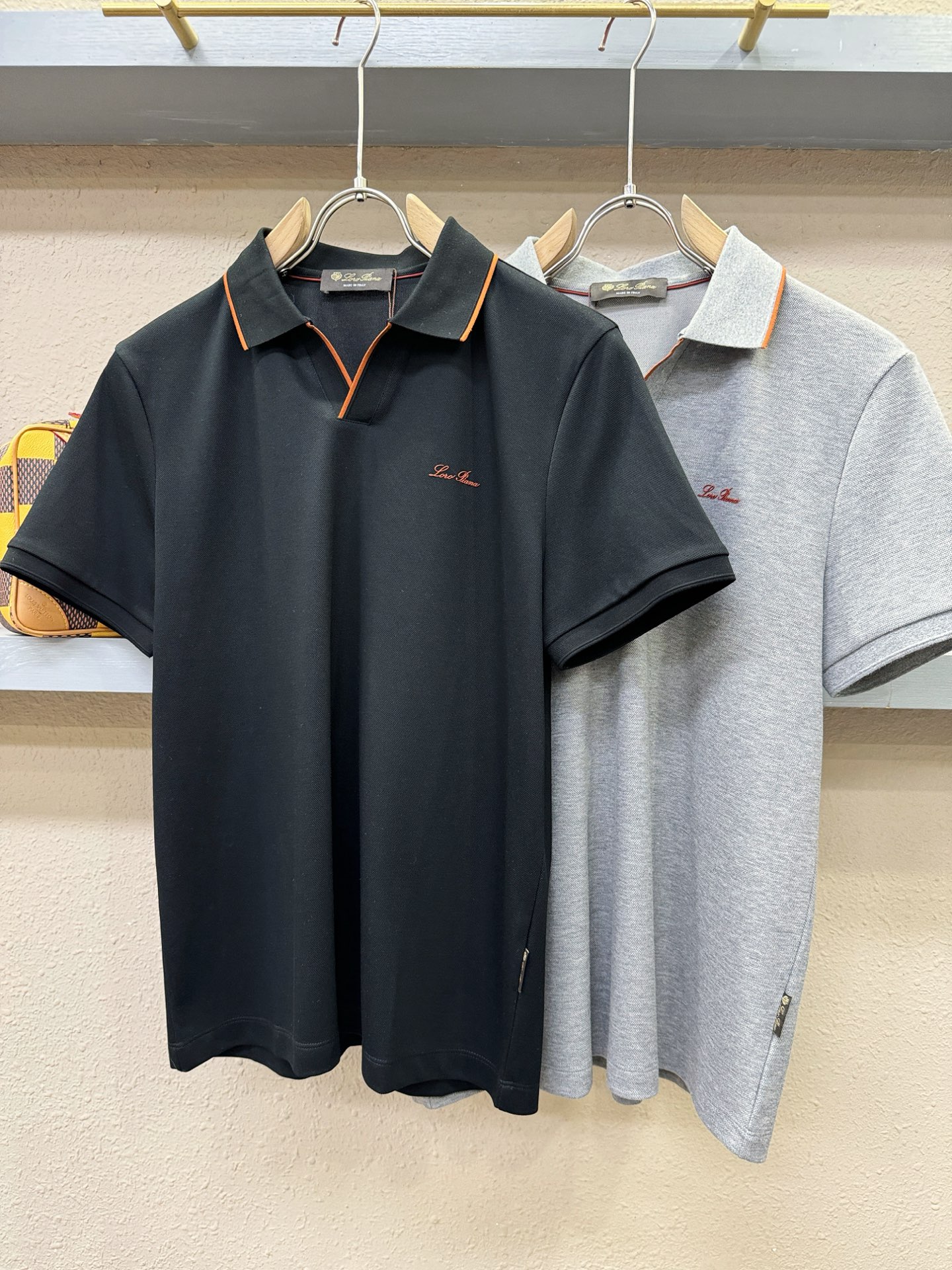 loro Piana诺悠翩雅 2026春夏新款首发专柜最新款翻领短袖，100%双丝光珠地棉面料，高端订制