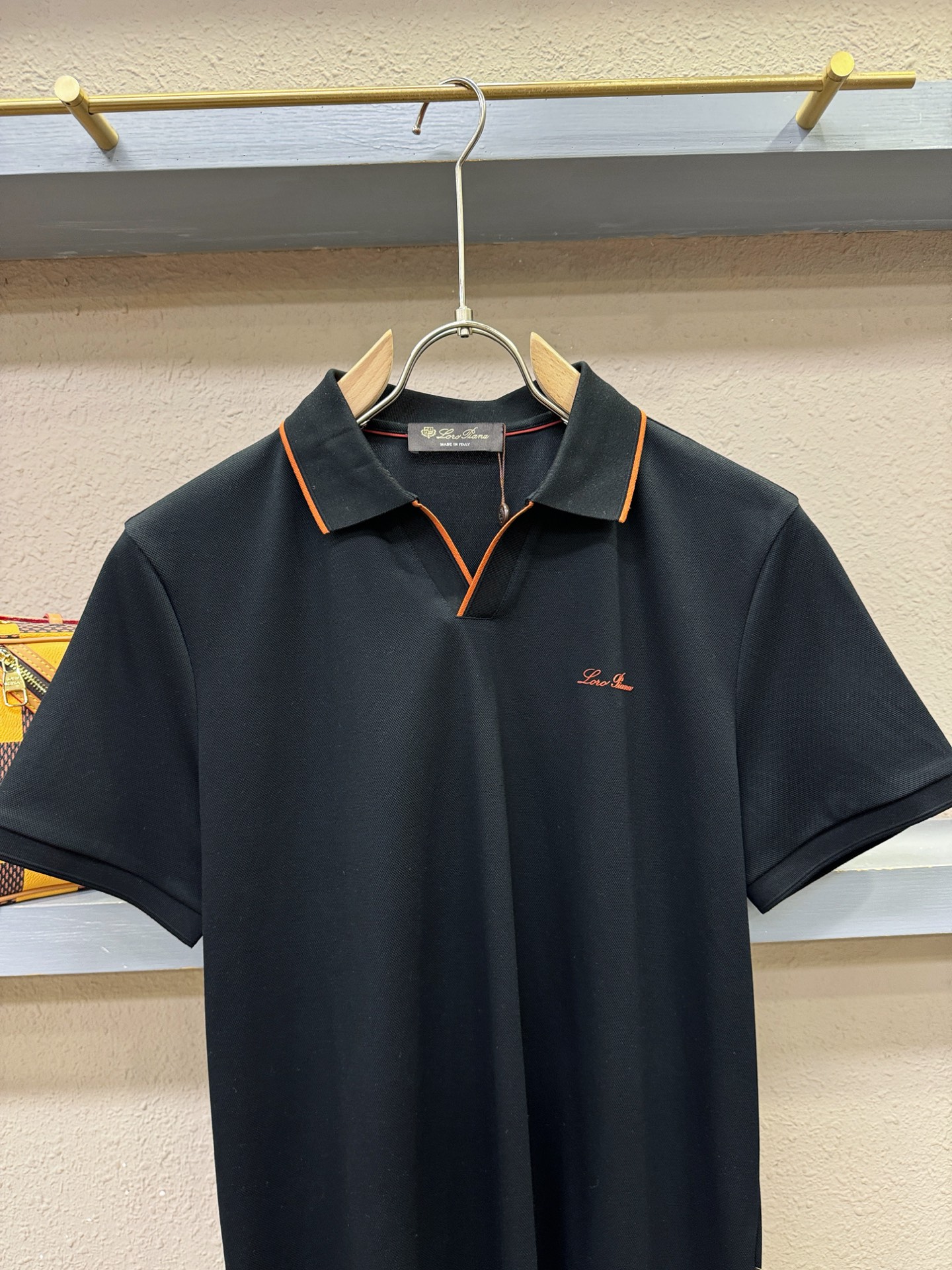 loro Piana诺悠翩雅 2026春夏新款首发专柜最新款翻领短袖，100%双丝光珠地棉面料，高端订制