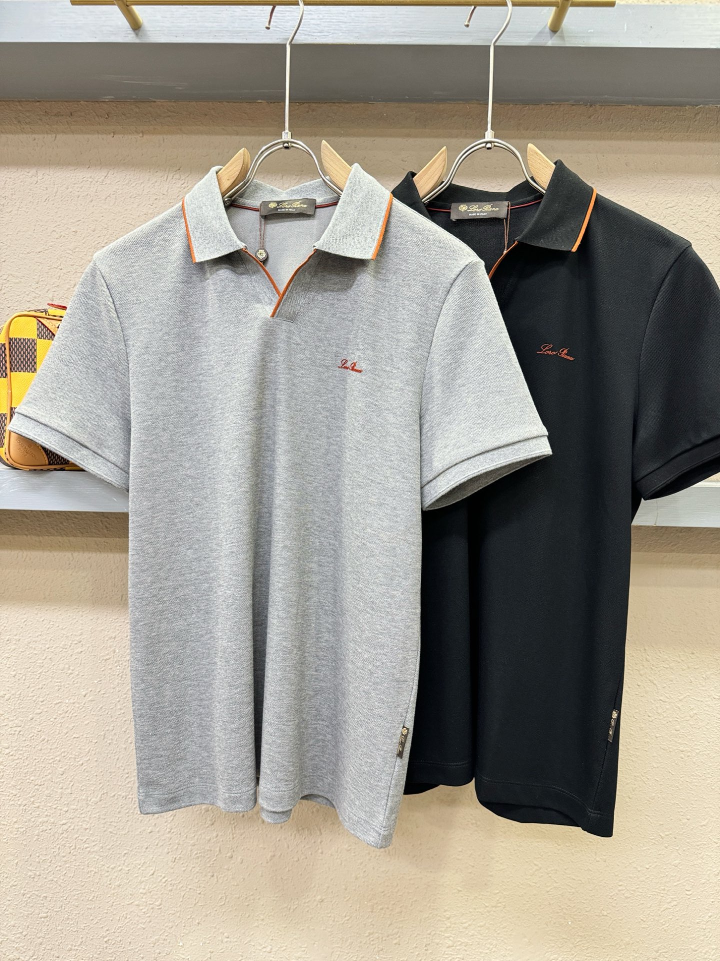 loro Piana诺悠翩雅 2026春夏新款首发专柜最新款翻领短袖，100%双丝光珠地棉面料，高端订制