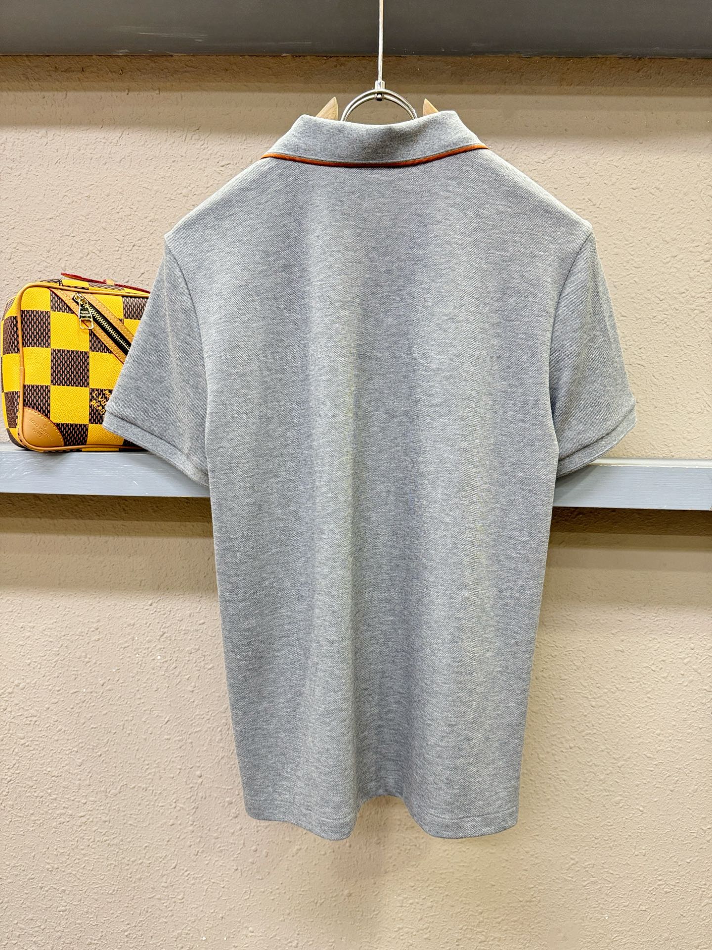 loro Piana诺悠翩雅 2026春夏新款首发专柜最新款翻领短袖，100%双丝光珠地棉面料，高端订制