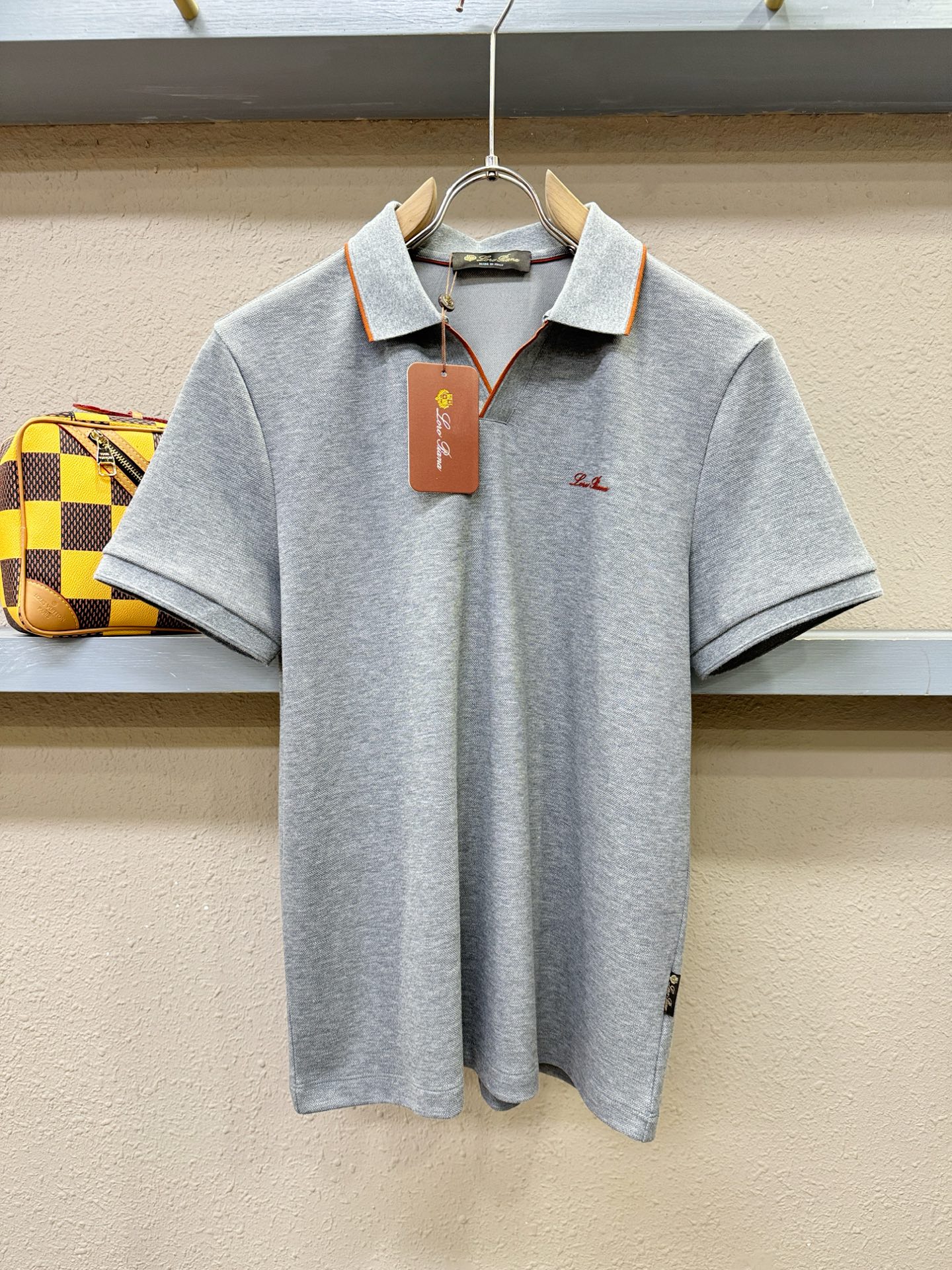 loro Piana诺悠翩雅 2026春夏新款首发专柜最新款翻领短袖，100%双丝光珠地棉面料，高端订制