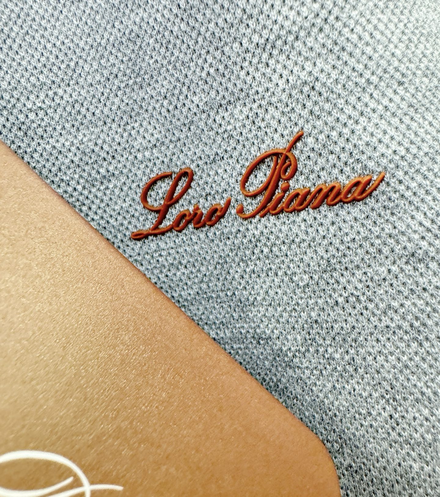 loro Piana诺悠翩雅 2026春夏新款首发专柜最新款翻领短袖，100%双丝光珠地棉面料，高端订制