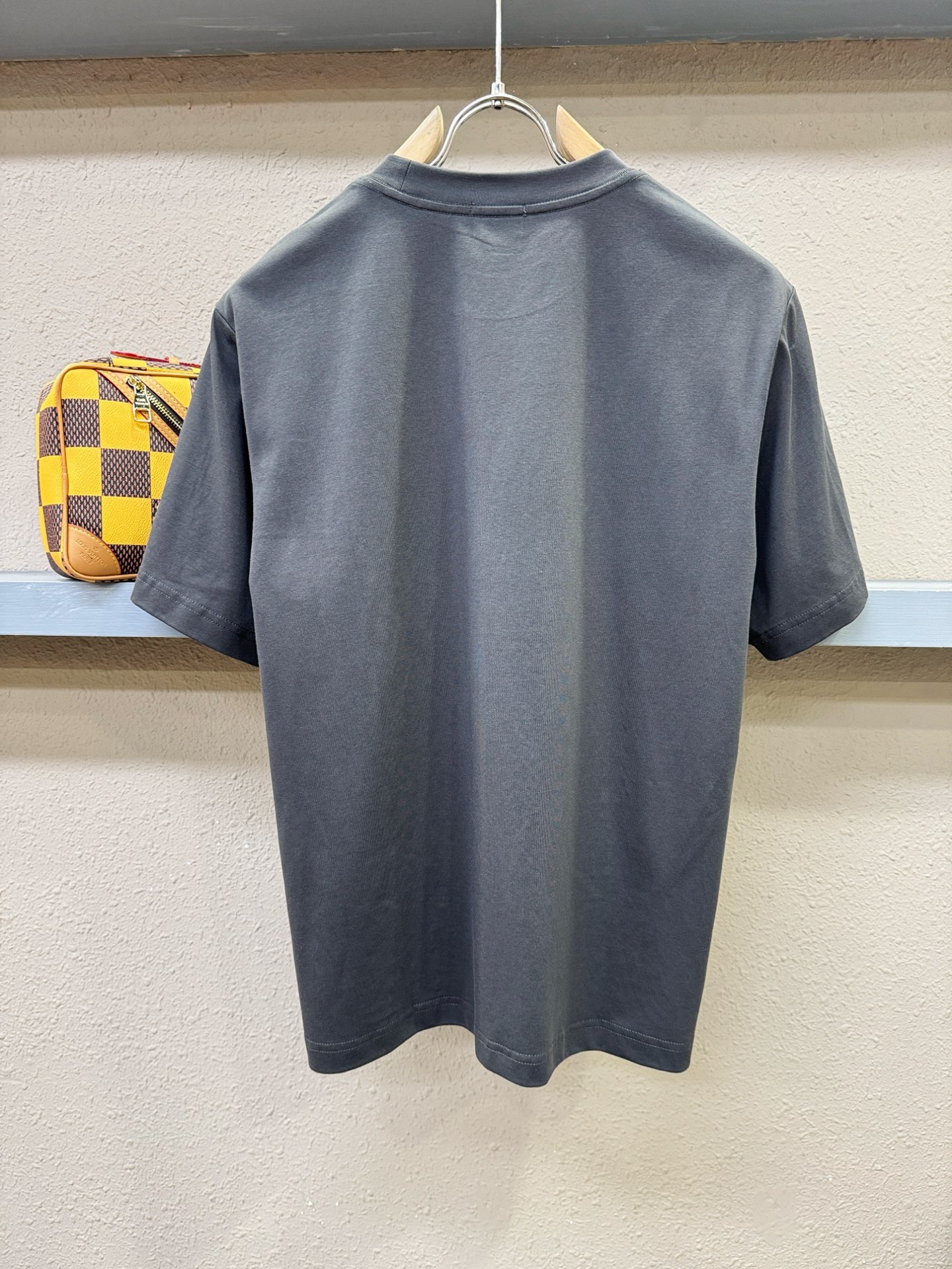 Dior迪奥2026新款短袖T恤！男女同款！走秀图案时尚休闲短袖T恤衫！设计logo设计！极具设计精选客