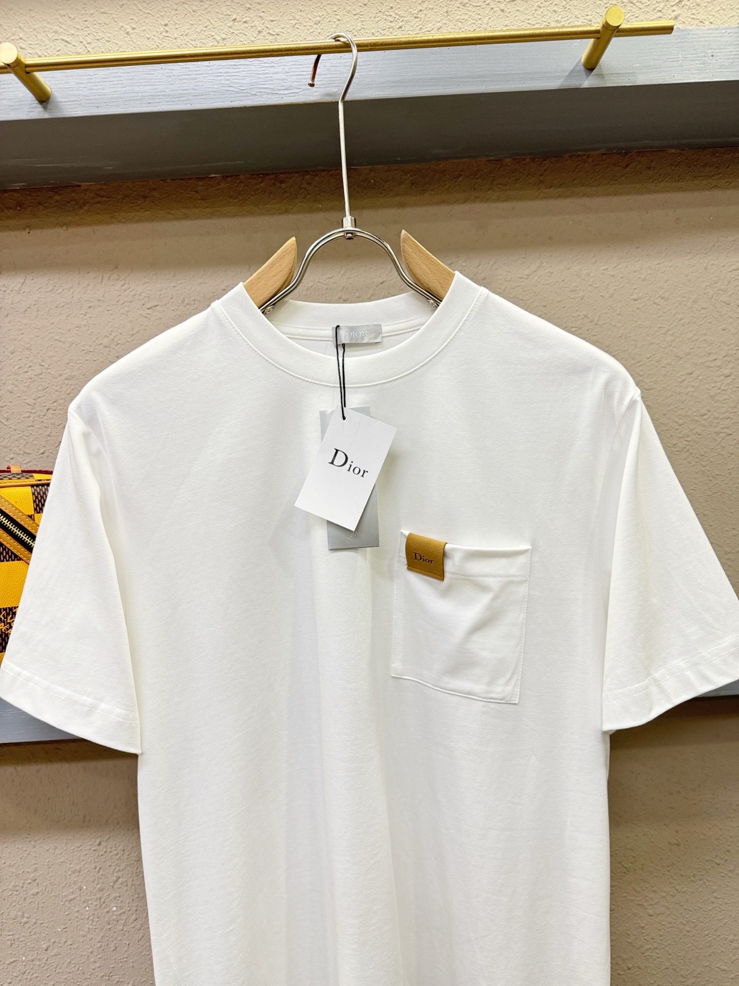 Dior迪奥2026新款短袖T恤！男女同款！走秀图案时尚休闲短袖T恤衫！设计logo设计！极具设计精选客